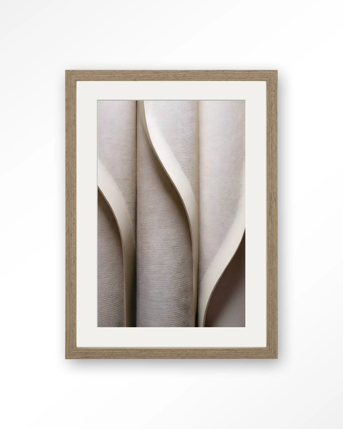 Silent Waves – abstracte plooien in beige – Art print – Hout bruin + passe-partout