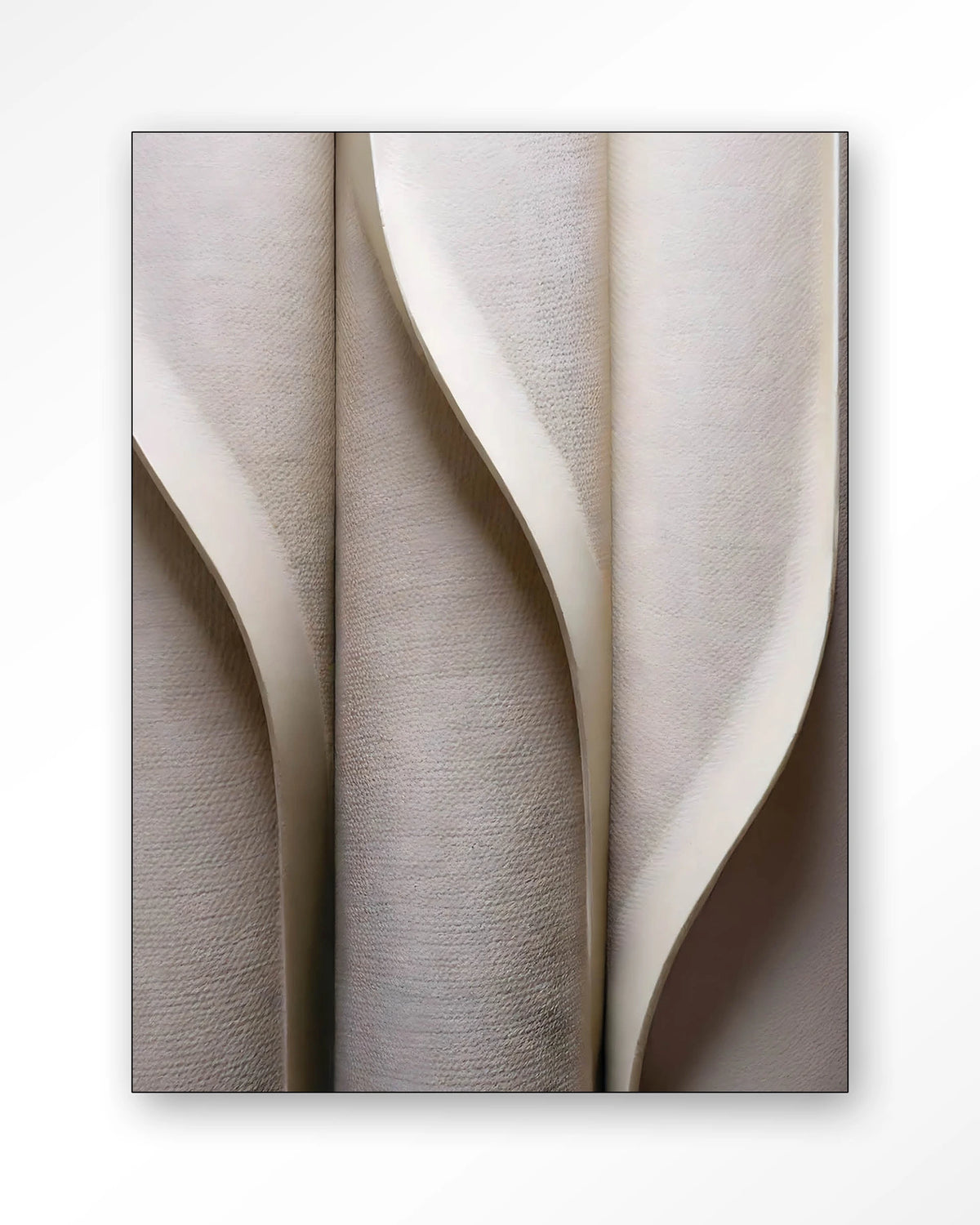 Silent Waves – abstracte plooien in beige – Wandkleed – Frame – zwart