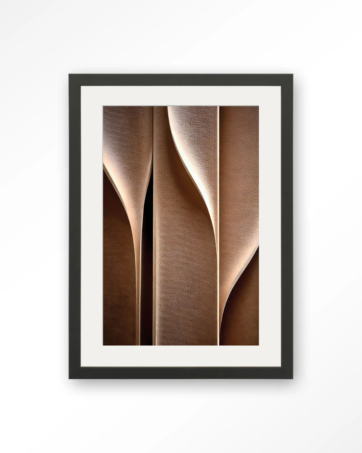 Whispering Curves – abstracte golven in bruin – Art print – Hout zwart + passe-partout