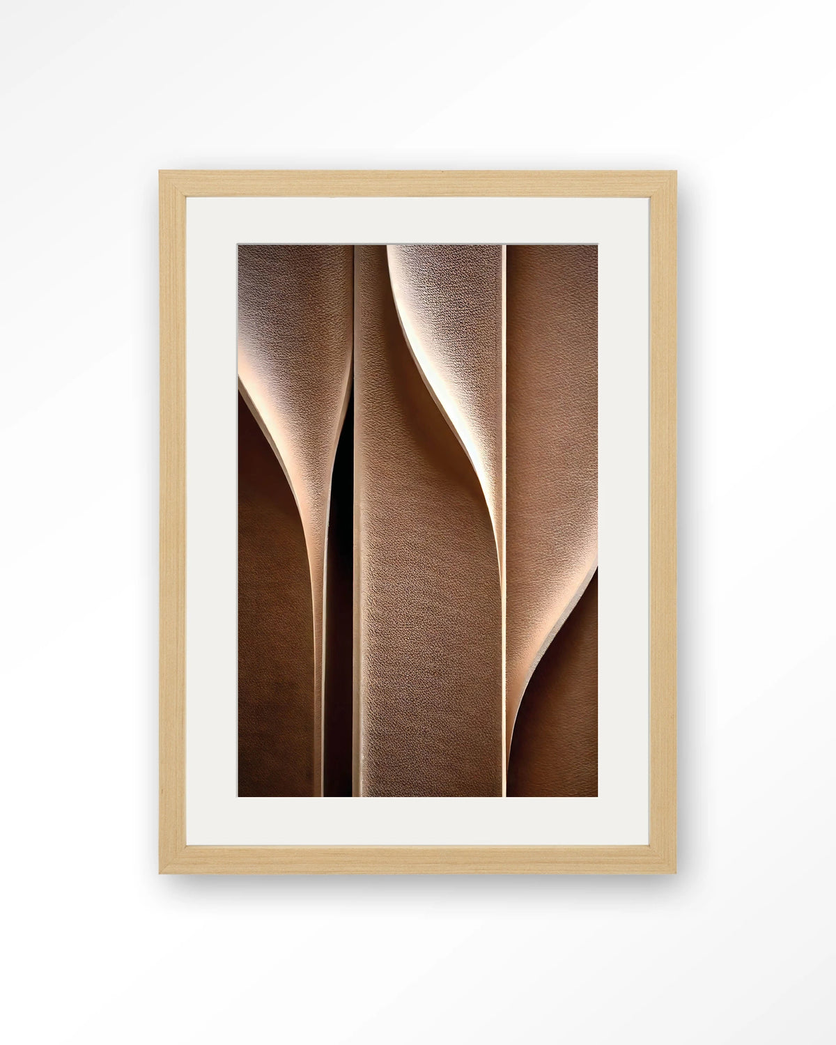 Whispering Curves – abstracte golven in bruin – Art print – Hout naturel + passe-partout