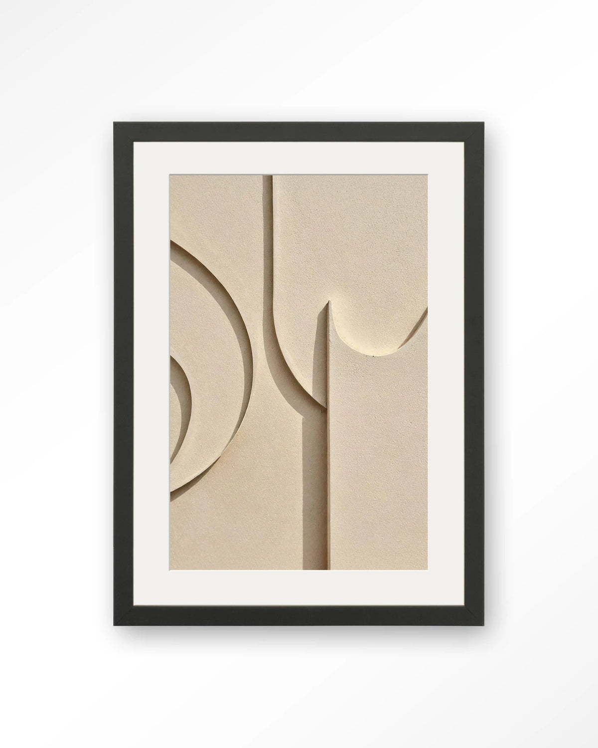 Siaa 2 – reliëf abstract in crème – Art print – Hout zwart + passe-partout