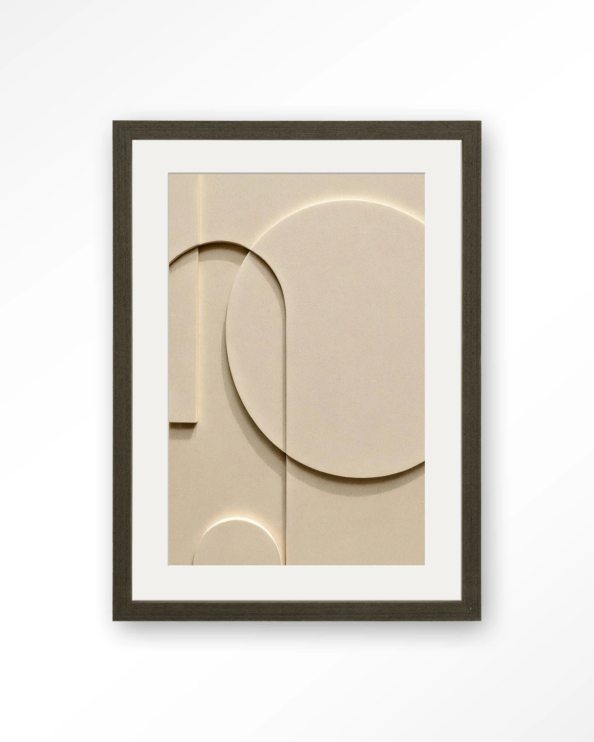 Siaa 3 – abstract reliëf in crème – Art print – Hout donkerbruin + passe-partout