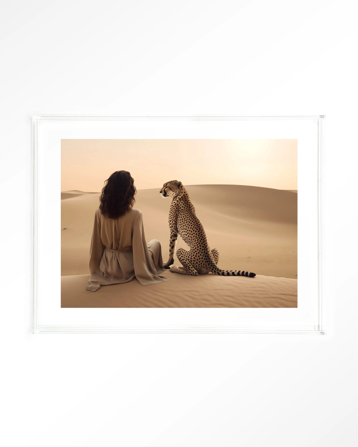 Desert Gazing – vrouw met cheetah in woestijn – Art print – Acryl doorzichtig