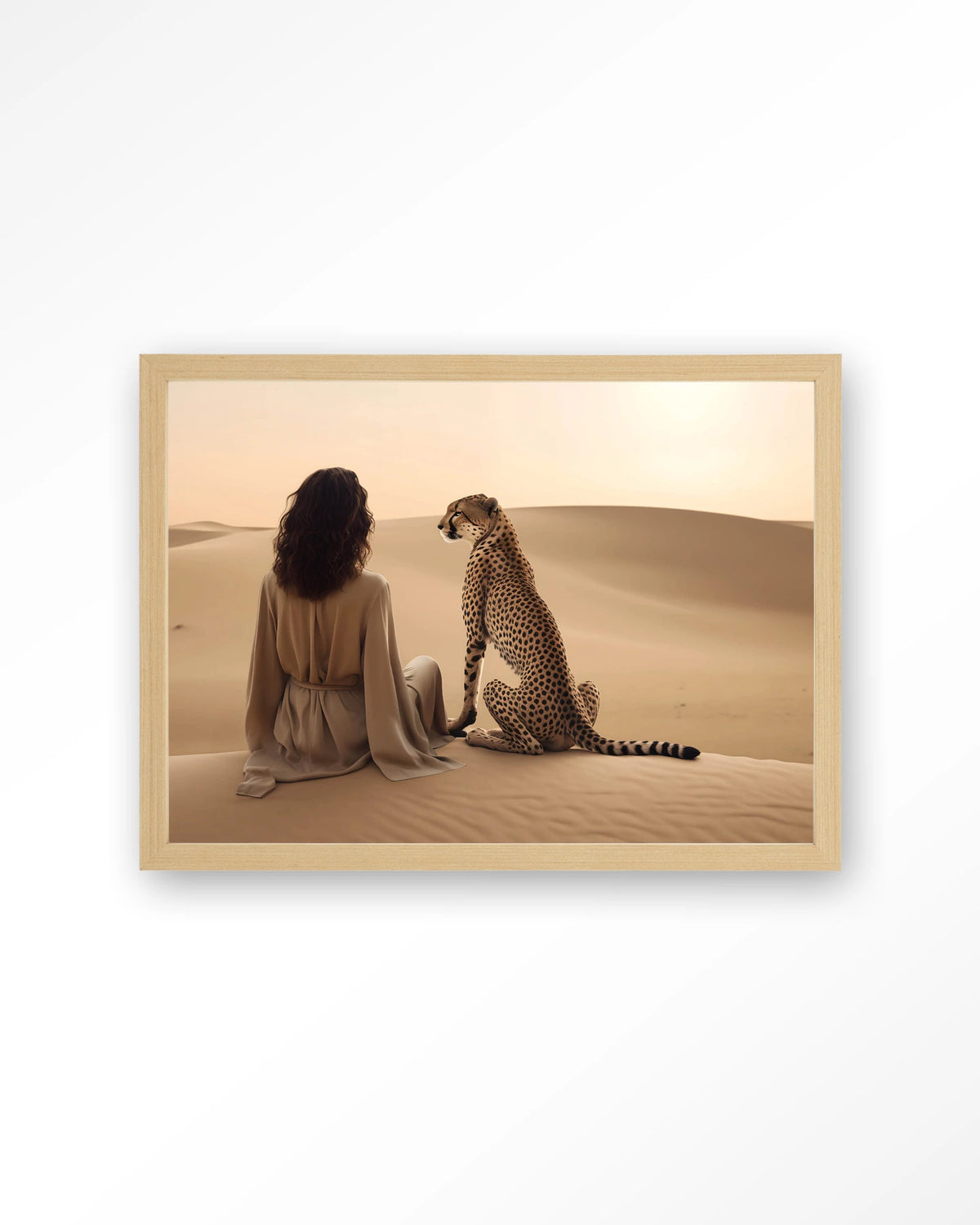 Desert Gazing – vrouw met cheetah in woestijn – Art print – Hout naturel