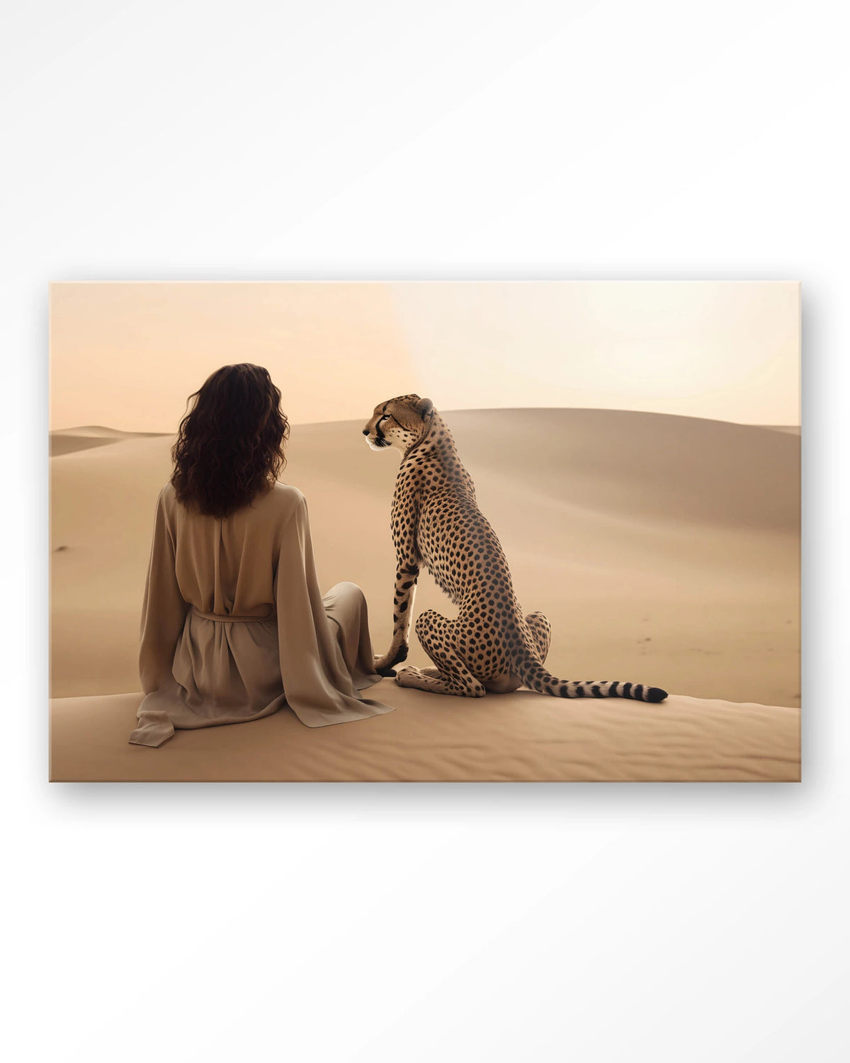 Desert Gazing – vrouw met cheetah in woestijn – Glas – Blinde montage