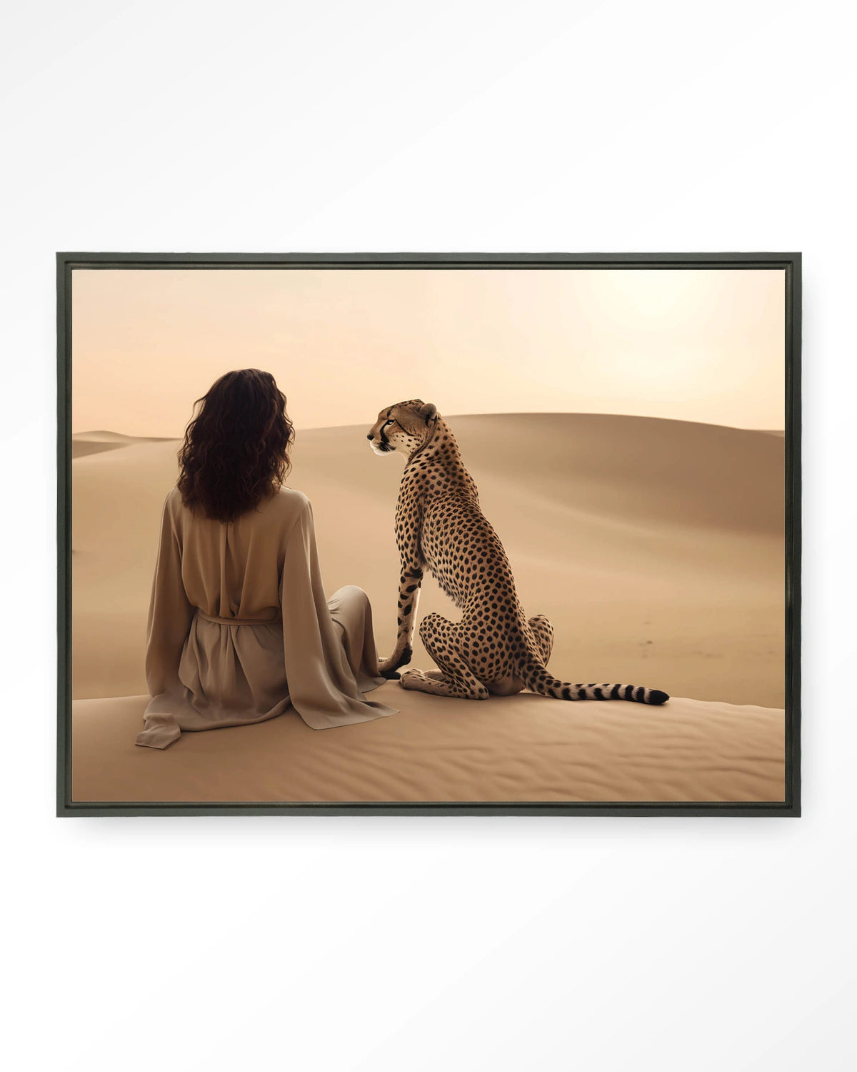 Desert Gazing – vrouw met cheetah in woestijn – Wandkleed – Floating frame – zwart