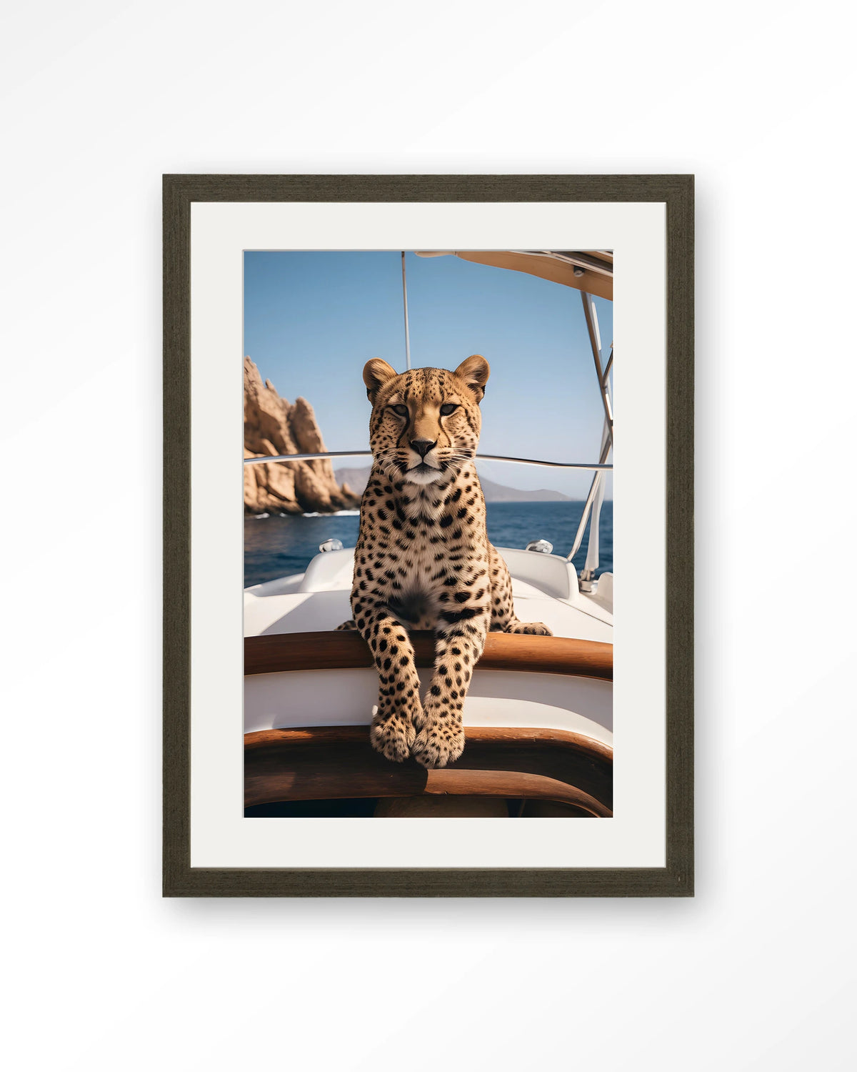 Sailboat Cheetah – cheeta op zeilboot – Art print – Hout donkerbruin + passe-partout