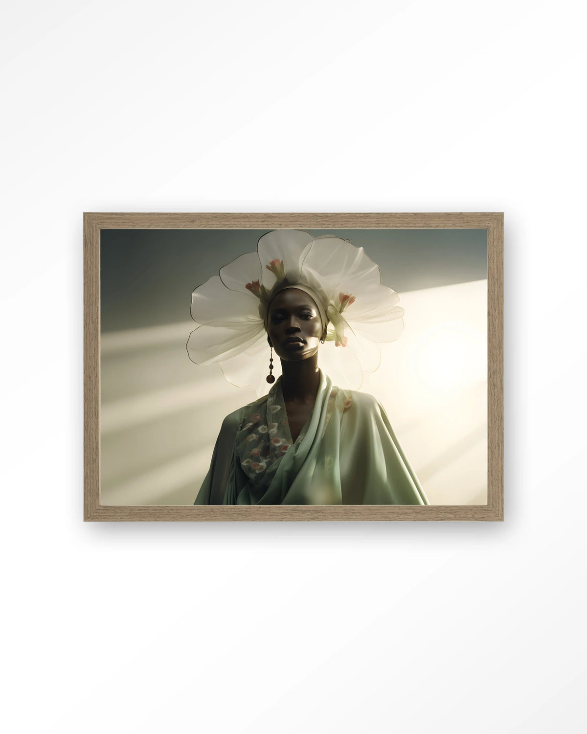 Design 242 – vrouw met witte hoed in zonlicht – Art print – Hout bruin