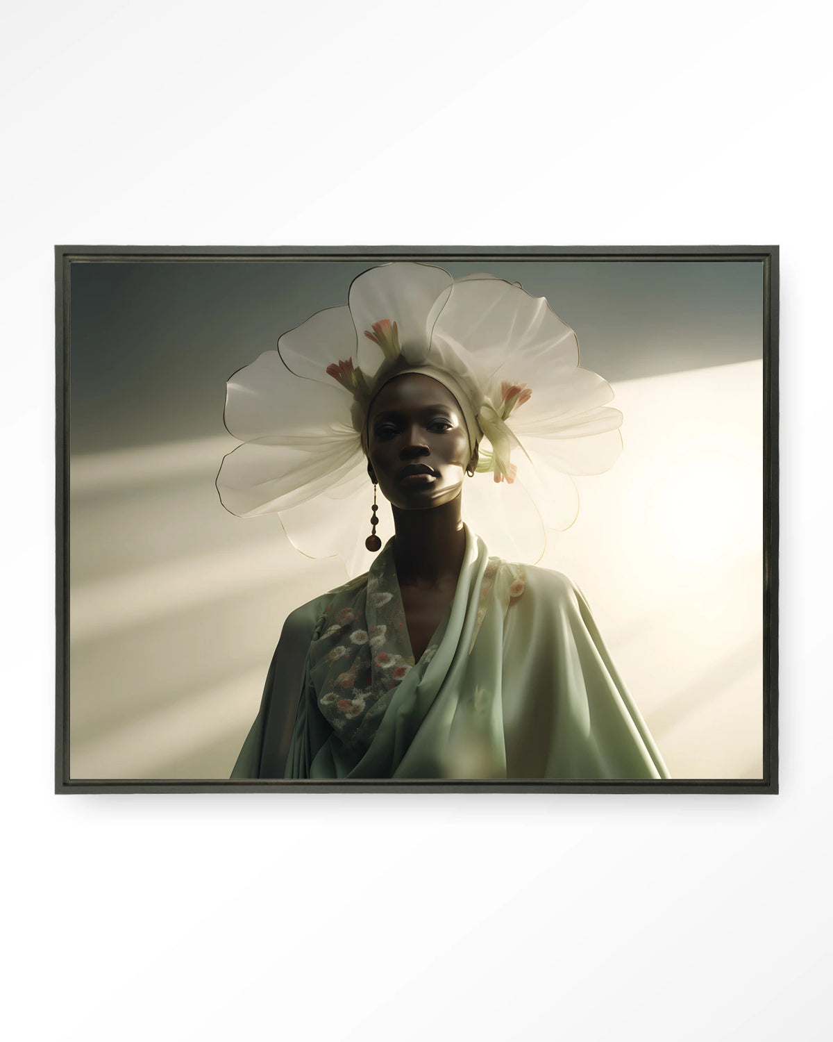 Design 242 – vrouw met witte hoed in zonlicht – Wandkleed – Floating frame – zwart