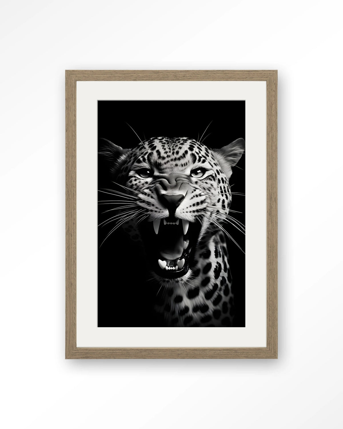 Rawr Cheetah – brullende luipaard in zwart-wit – Art print – Hout bruin + passe-partout