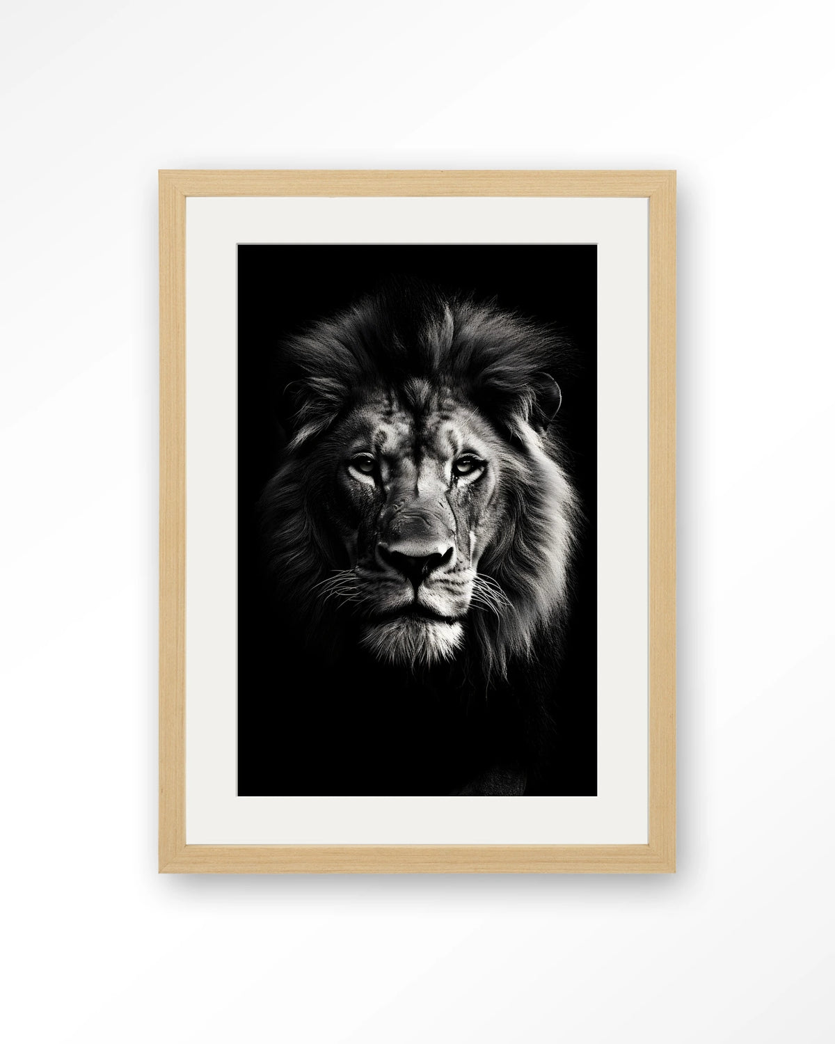 Mighty Lion – leeuw in zwart-wit – Art print – Hout naturel + passe-partout