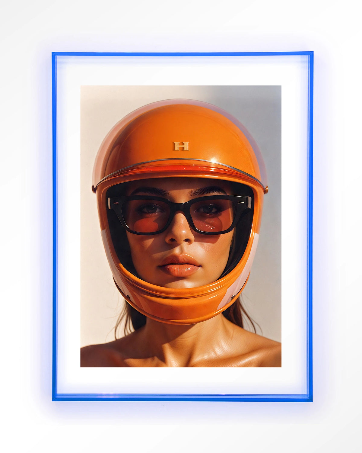 Hermes Helmet – vrouw met oranje helm – Art print – Acryl lichtblauw