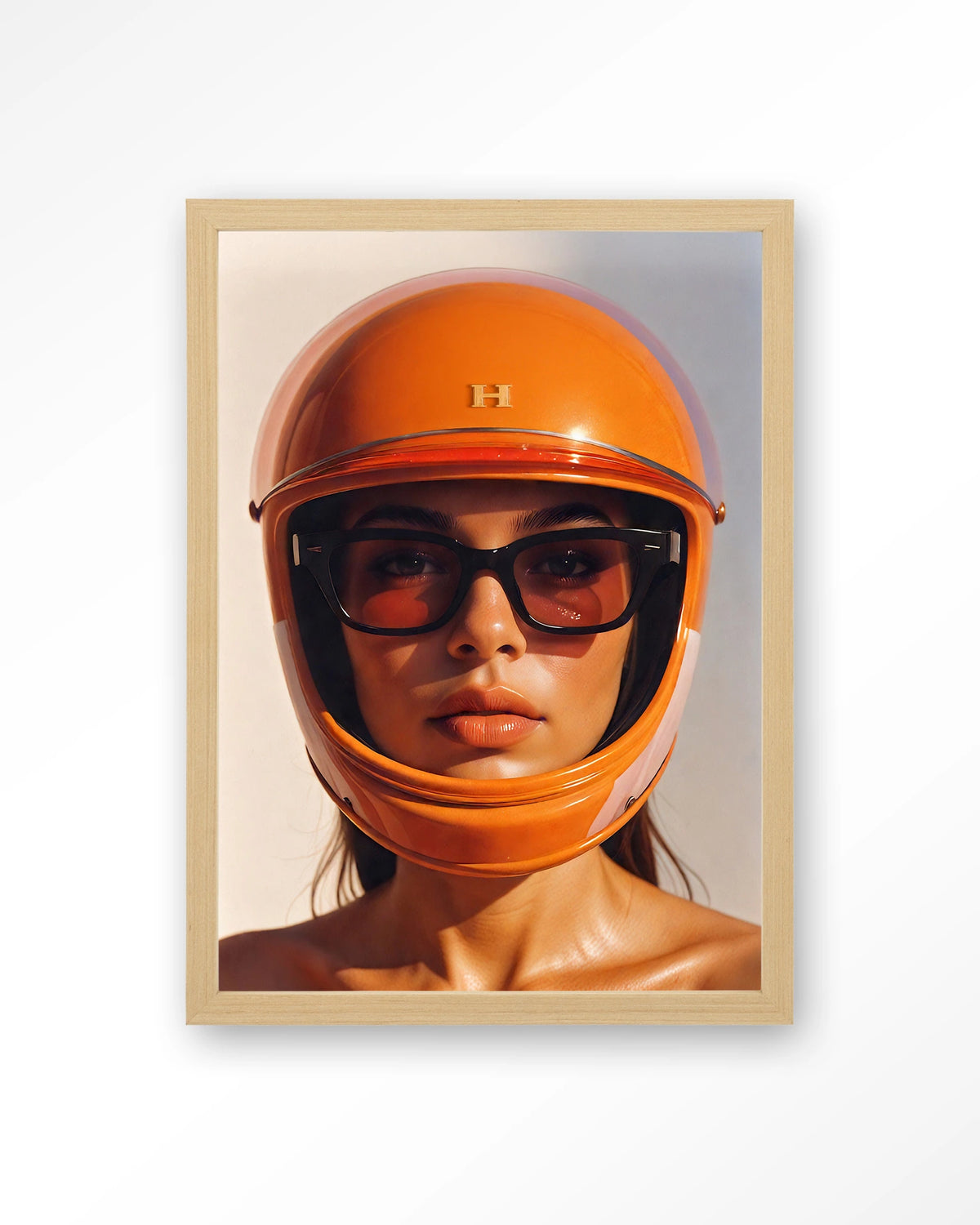 Hermes Helmet – vrouw met oranje helm – Art print – Hout naturel