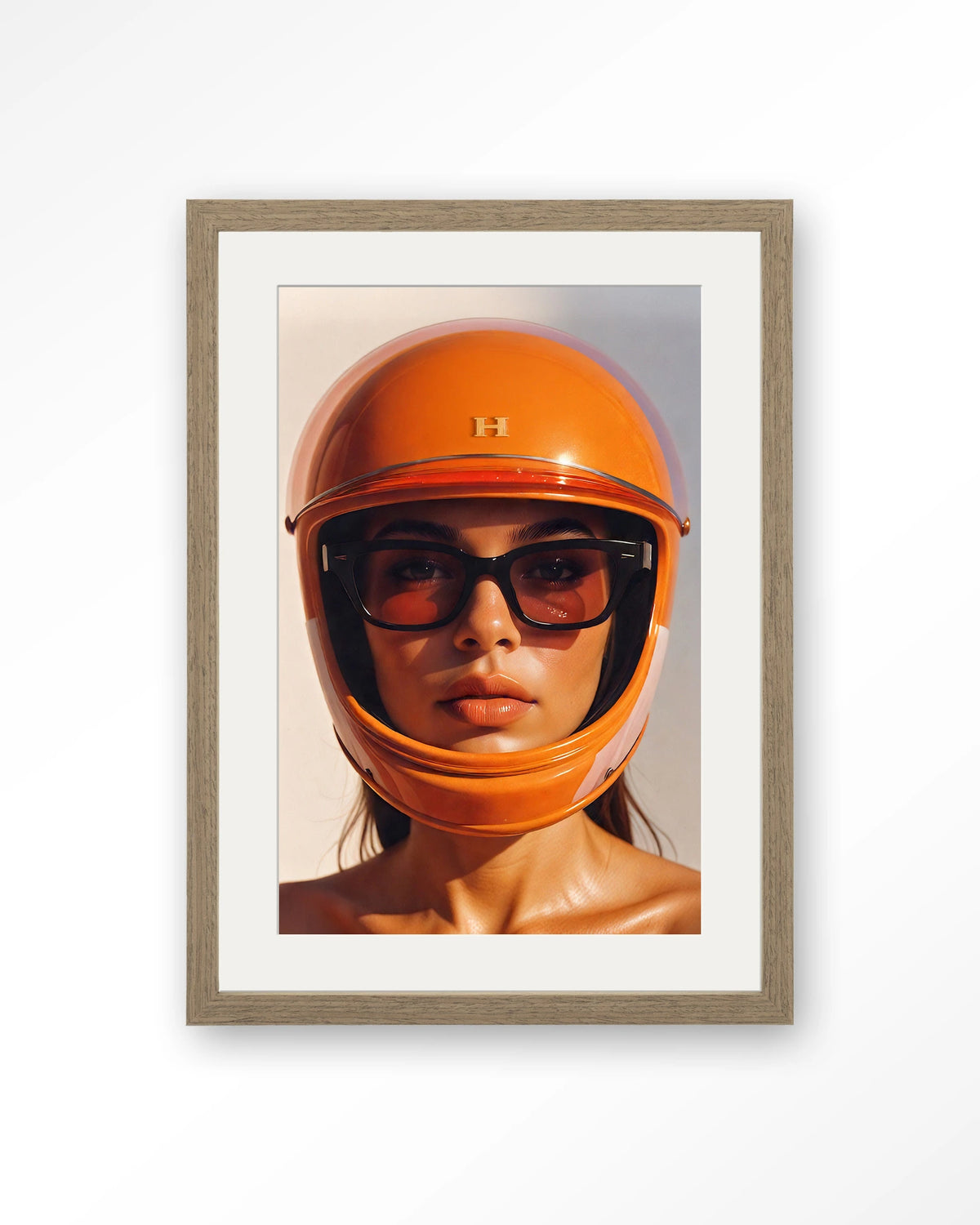 Hermes Helmet – vrouw met oranje helm – Art print – Hout bruin + passe-partout