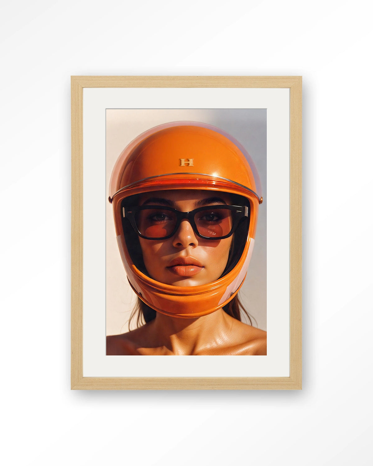 Hermes Helmet – vrouw met oranje helm – Art print – Hout naturel + passe-partout