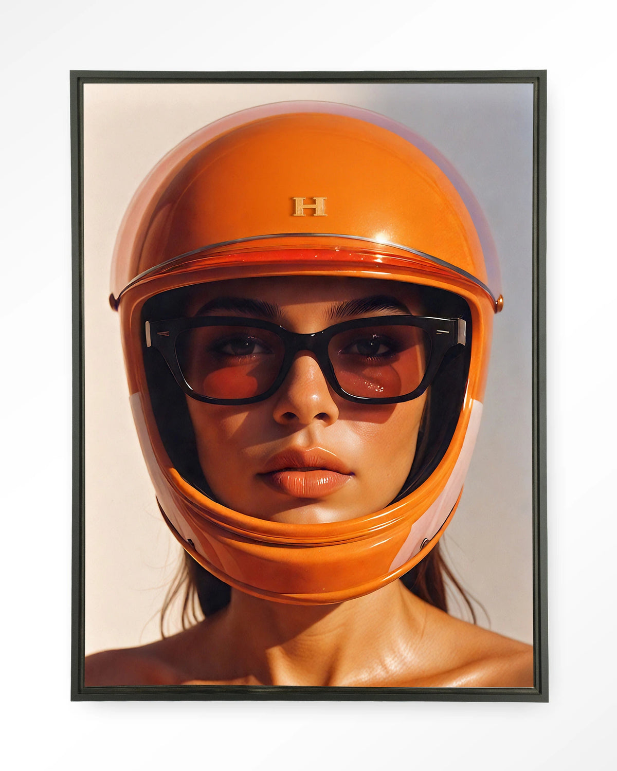 Hermes Helmet – vrouw met oranje helm – Wandkleed – Floating frame – zwart