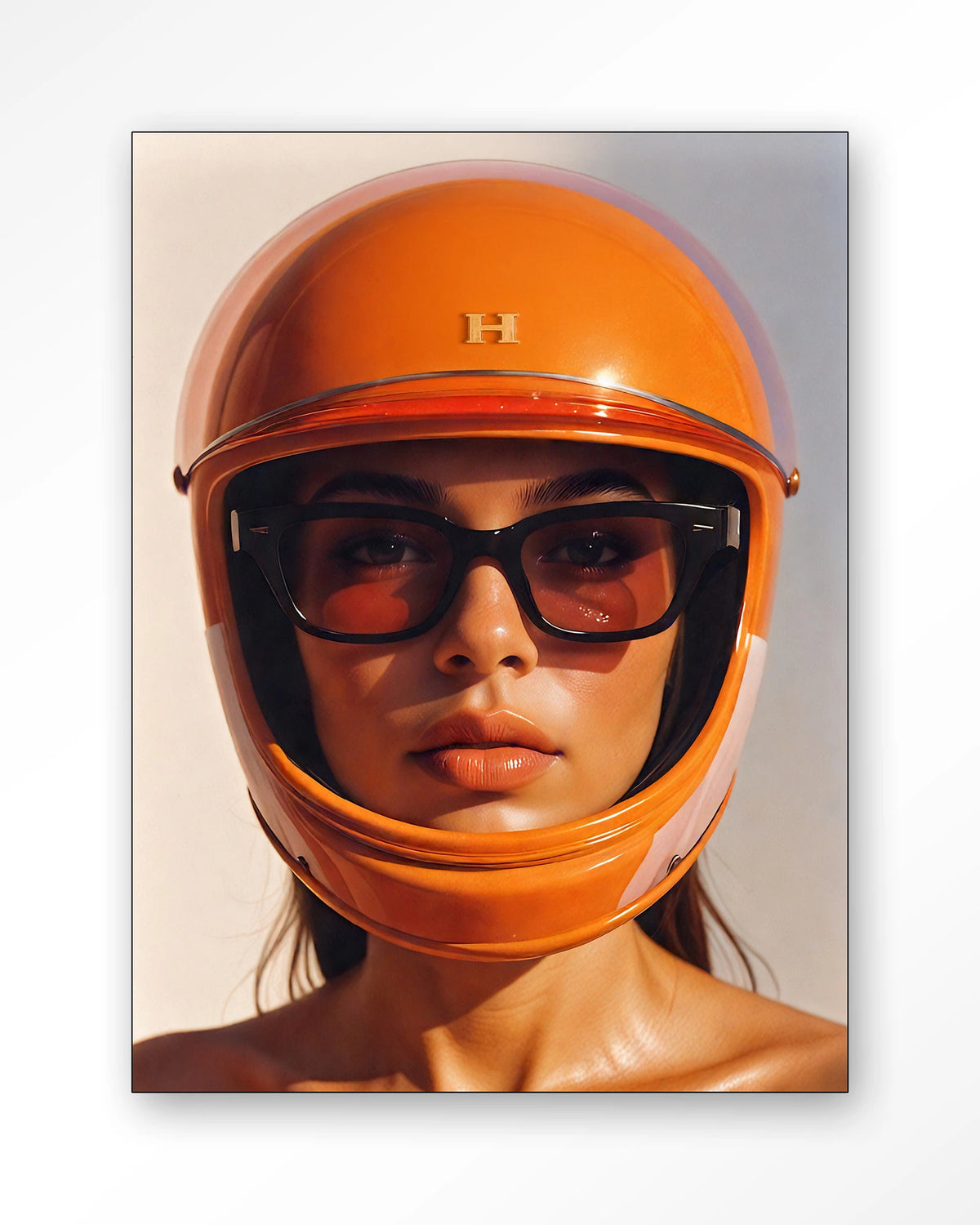 Hermes Helmet – vrouw met oranje helm – Wandkleed – Frame – zwart