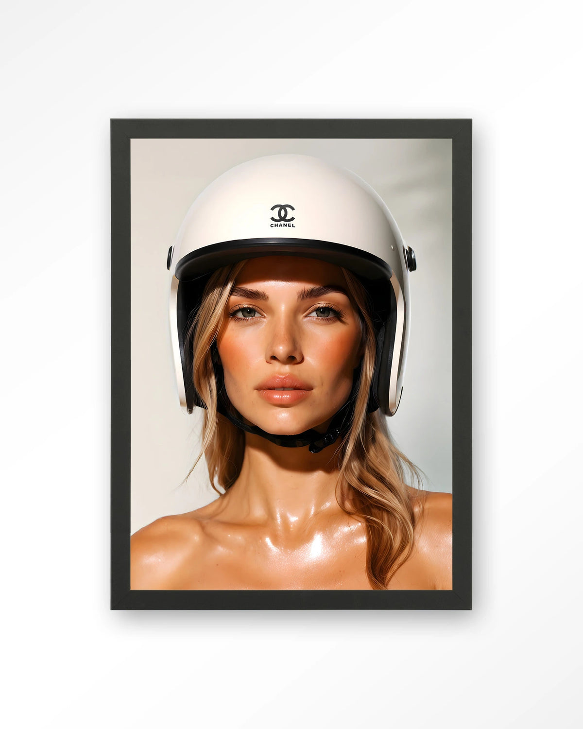 Chanel Helmet – Art print – Hout zwart