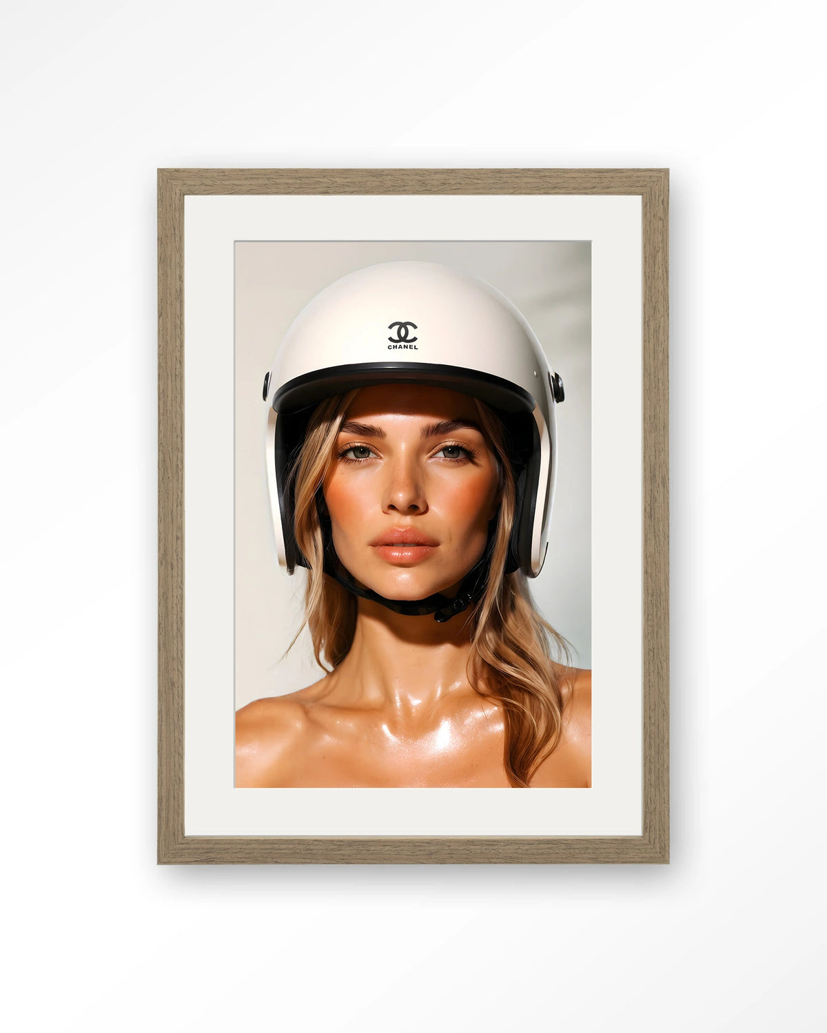 Chanel Helmet – Art print – Hout bruin + passe-partout