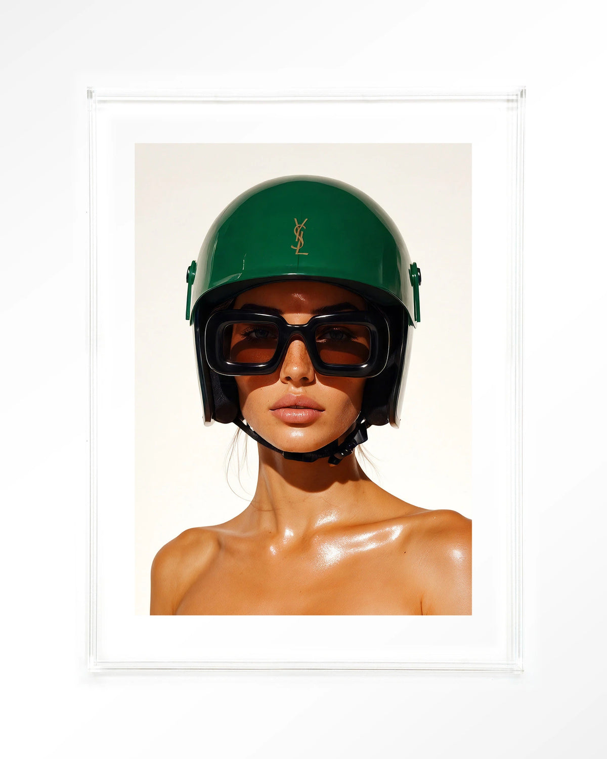 Saint Laurent Helmet – vrouw met groene helm – Art print – Acryl doorzichtig