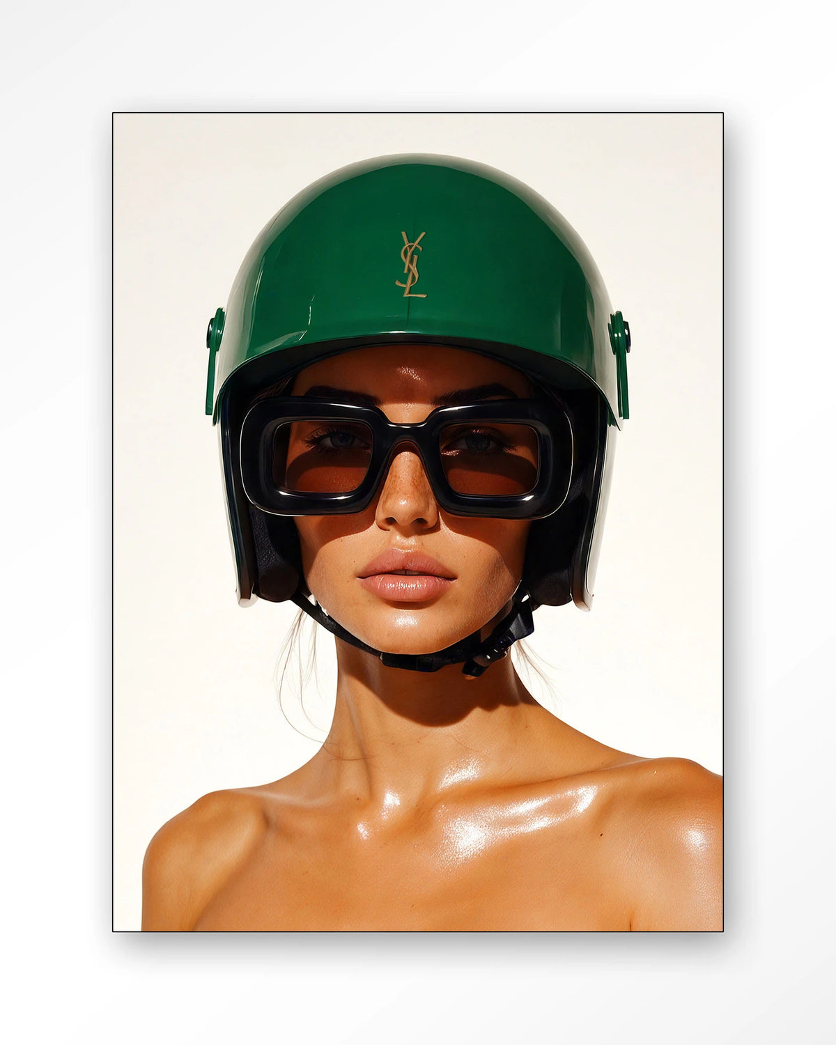 Saint Laurent Helmet – vrouw met groene helm – Wandkleed – Frame – zwart