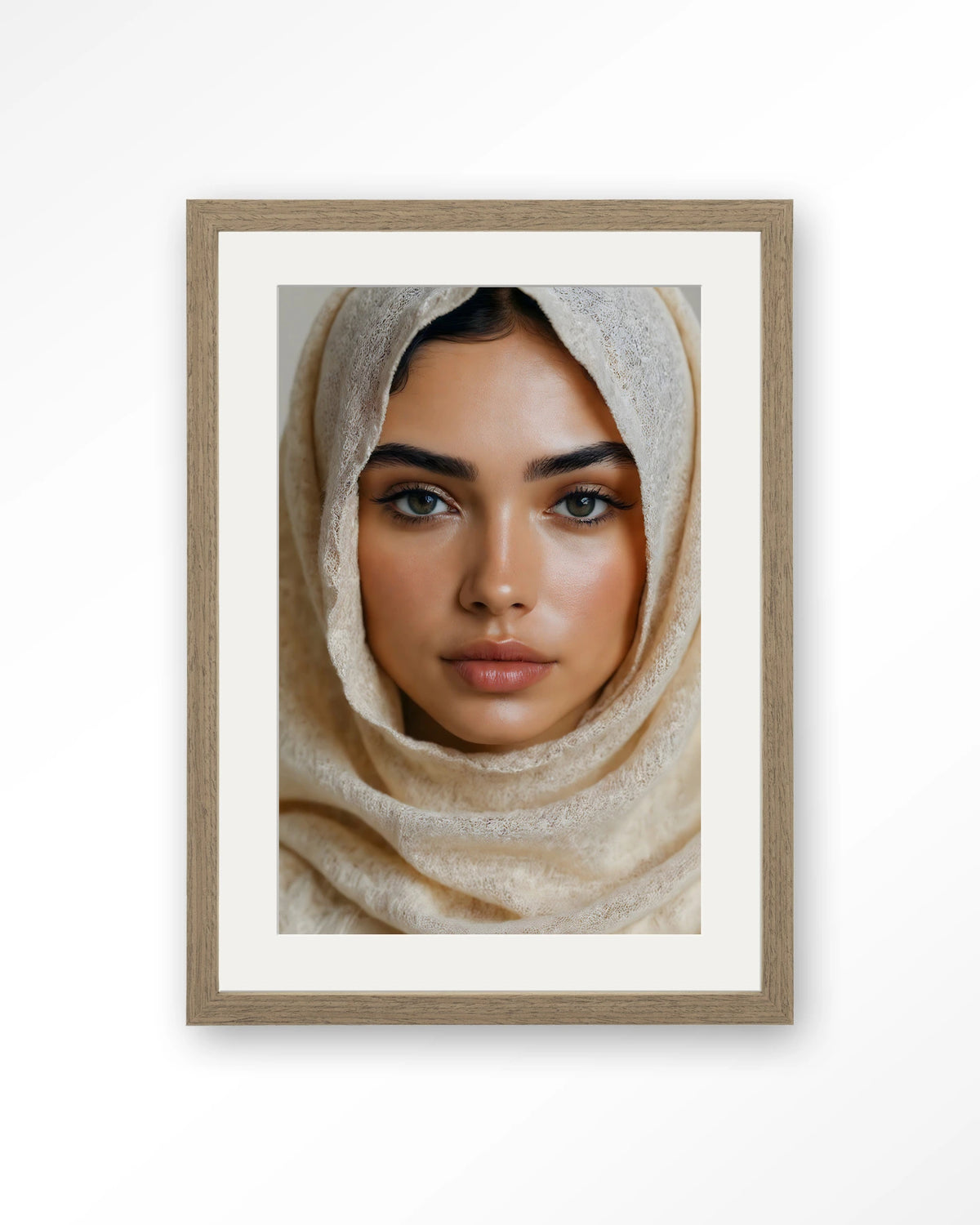 Sahara – vrouw met hoofddoek – Art print – Hout bruin + passe-partout