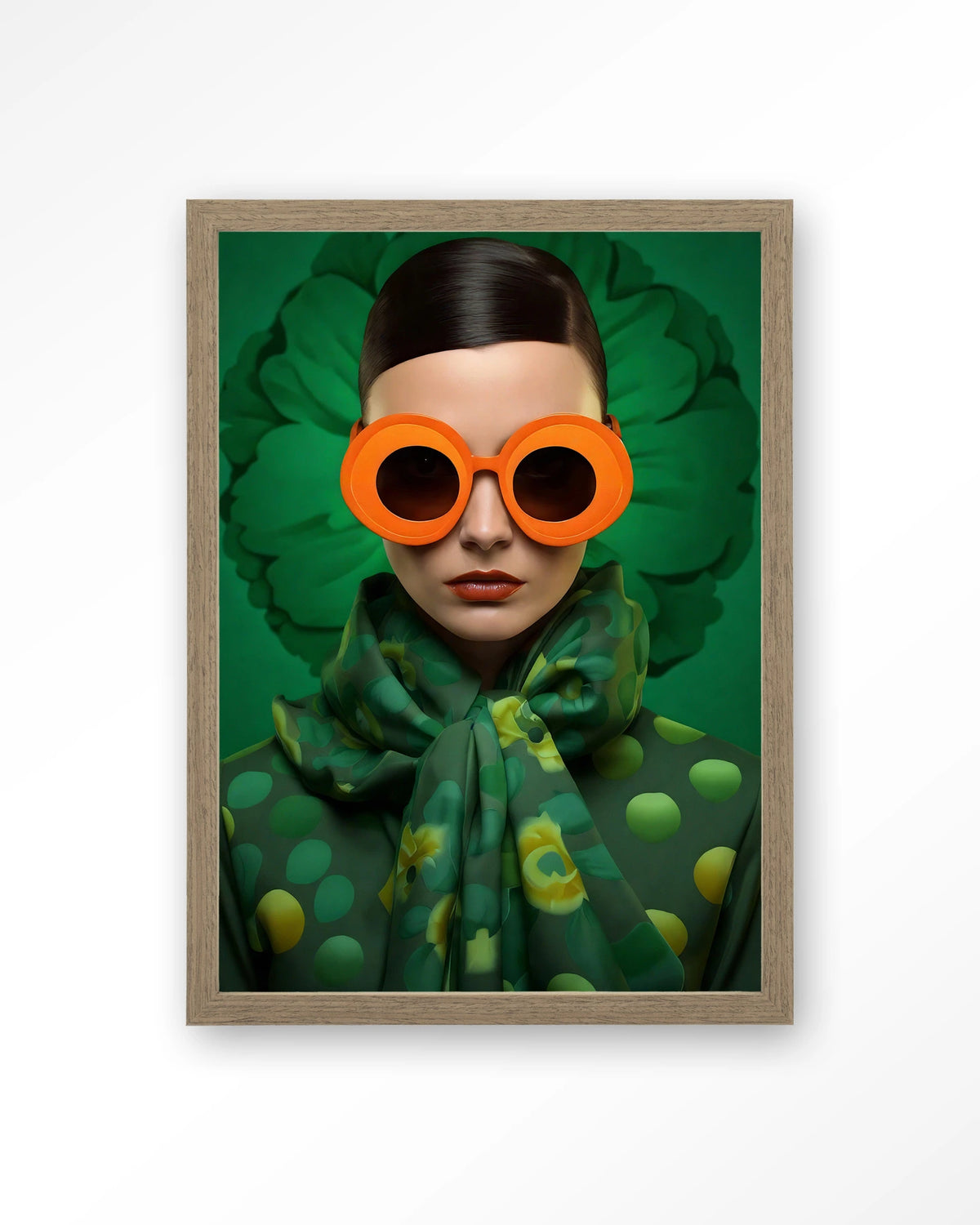Green Flower – vrouw met oranje zonnebril op groen – Art print – Hout bruin