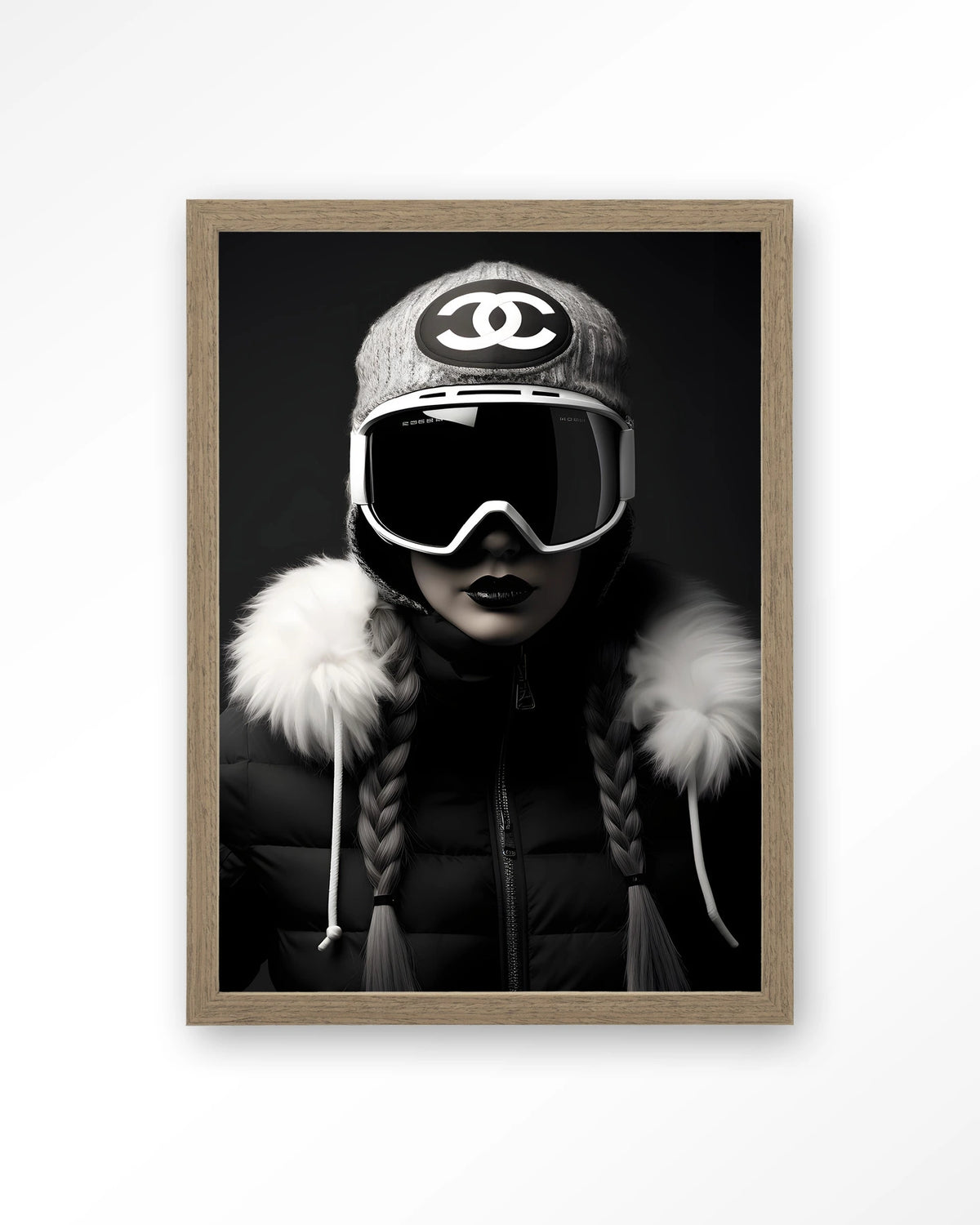 Luxury Snow Girl – skiester in zwart-wit – Art print – Hout bruin