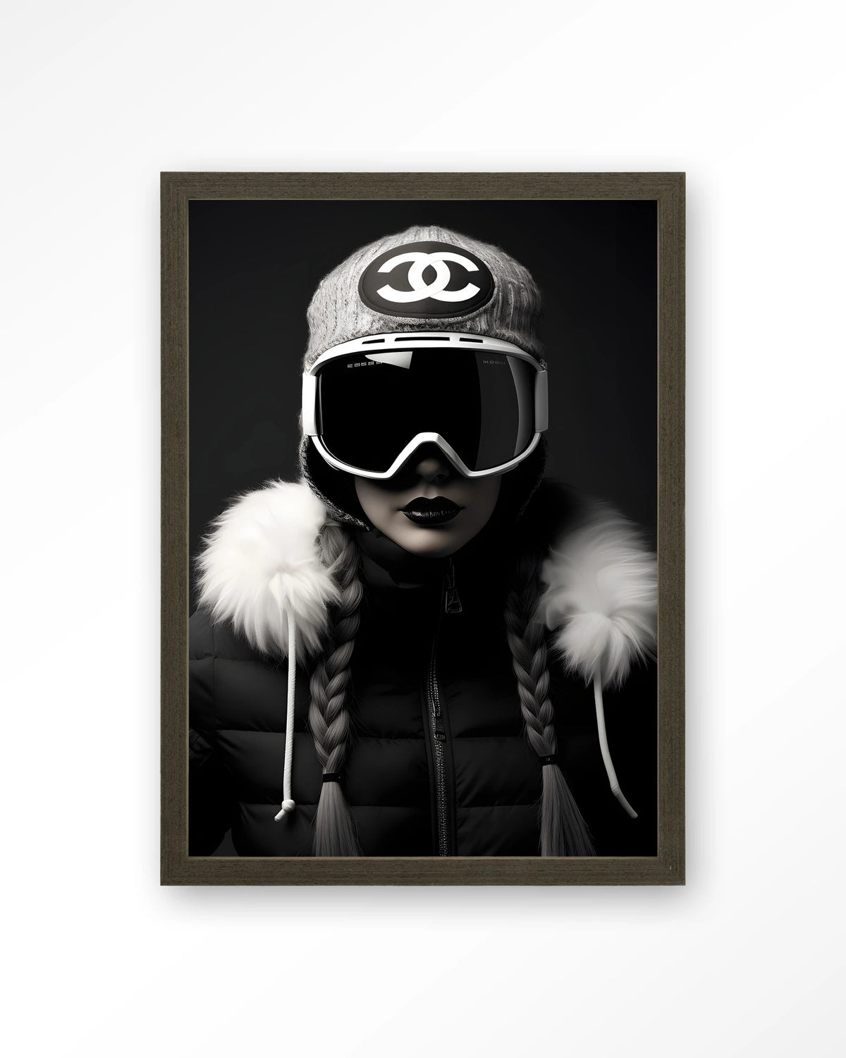 Luxury Snow Girl – skiester in zwart-wit – Art print – Hout donkerbruin