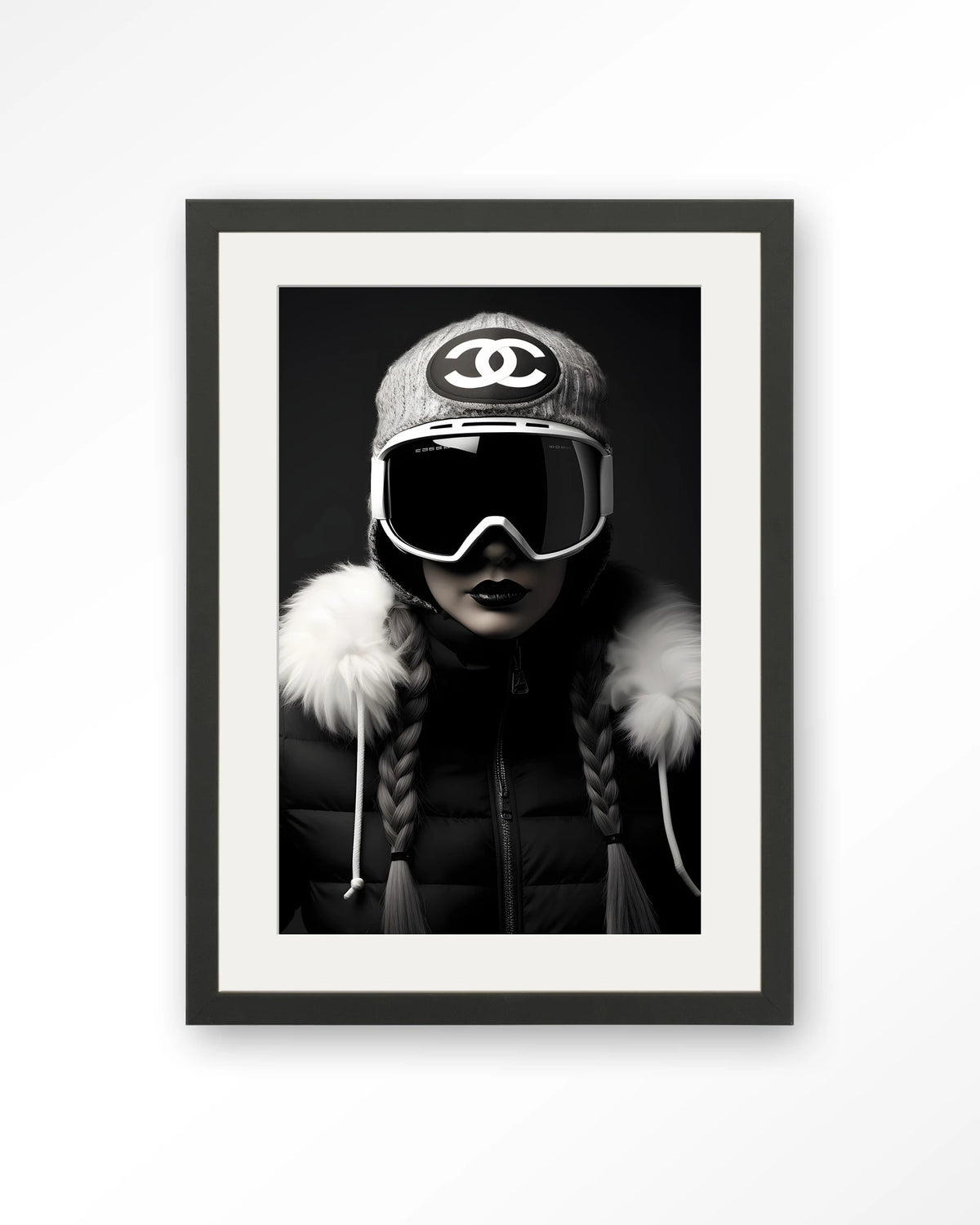 Luxury Snow Girl – skiester in zwart-wit – Art print – Hout zwart + passe-partout