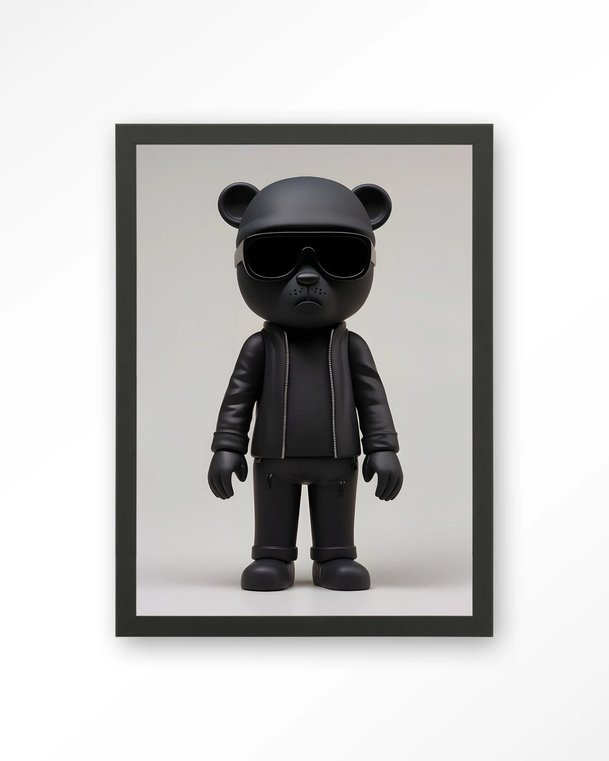 Security Bear – zwarte beer in zwart pak – Art print – Hout zwart