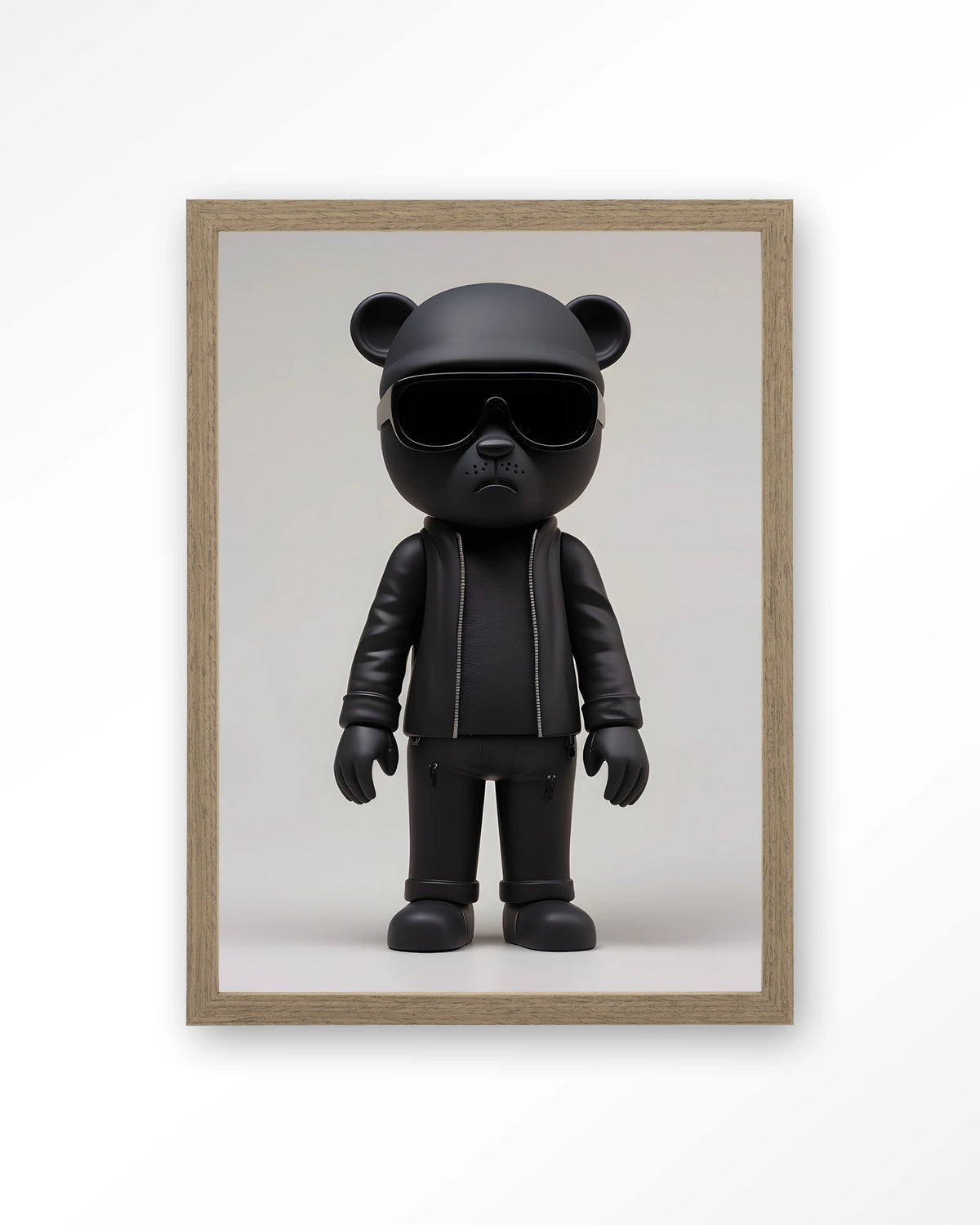 Security Bear – zwarte beer in zwart pak – Art print – Hout bruin