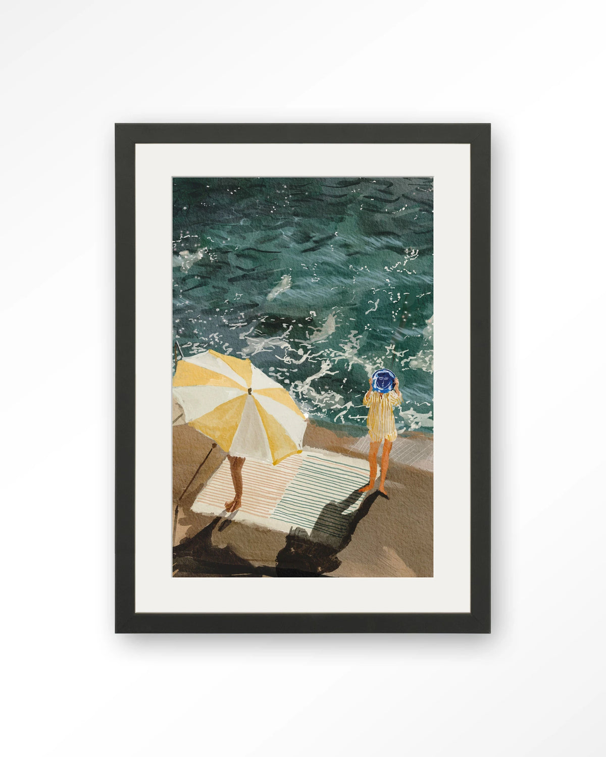 Between The Sun And Storm – strand met parasol en zee – Art print – Hout zwart + passe-partout