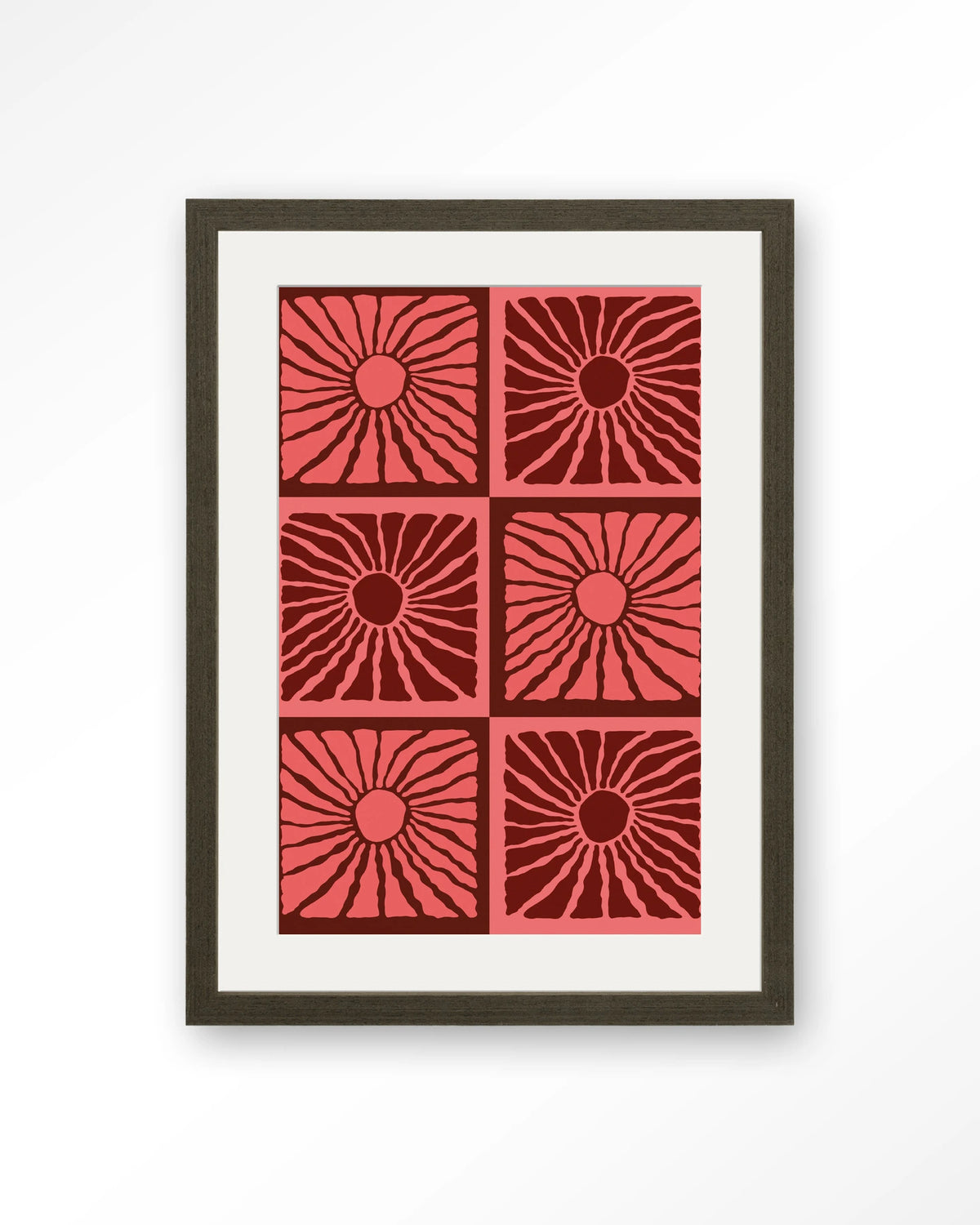 Suns In Pink – zonnen in roze en rood – Art print – Hout donkerbruin + passe-partout