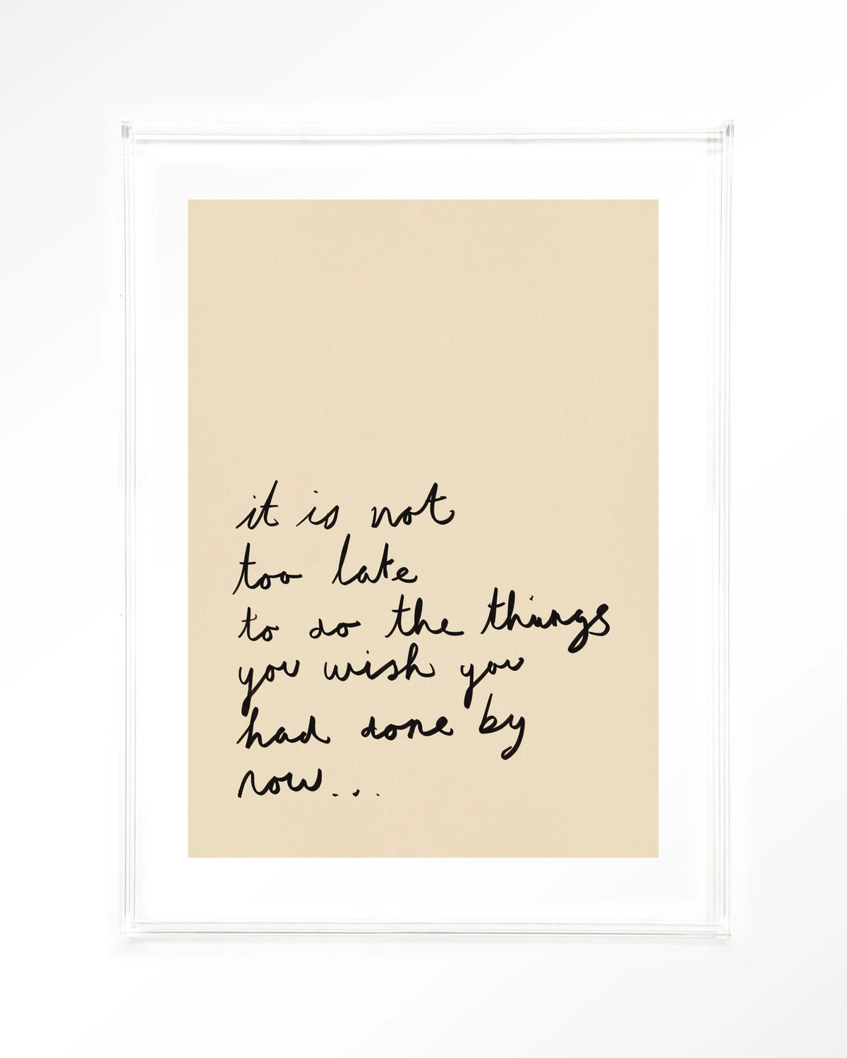 Not Too Late – handgeschreven quote op beige – Art print – Acryl doorzichtig