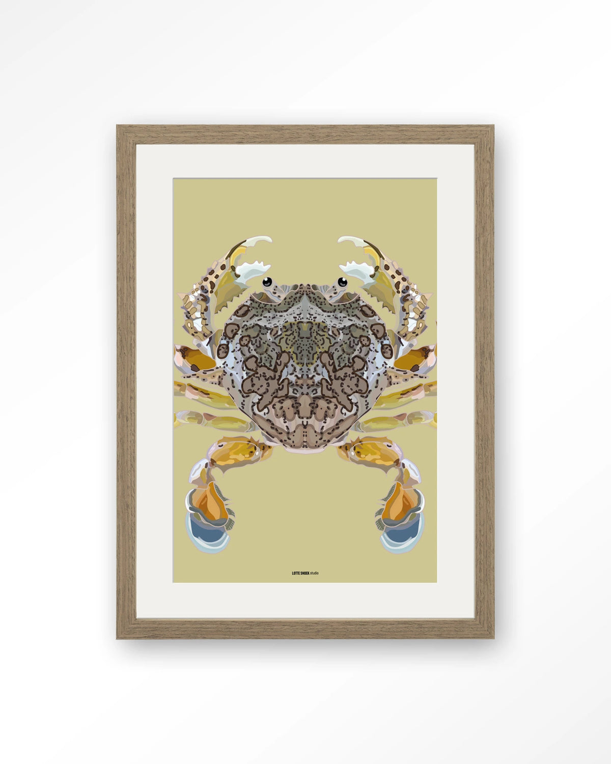 Matuta – krab op gele achtergrond – Art print – Hout bruin + passe-partout