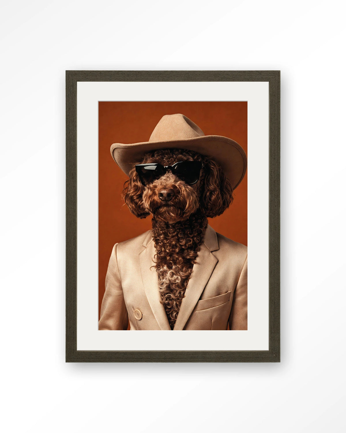 Billy – hond met cowboyhoed – Art print – Hout donkerbruin + passe-partout