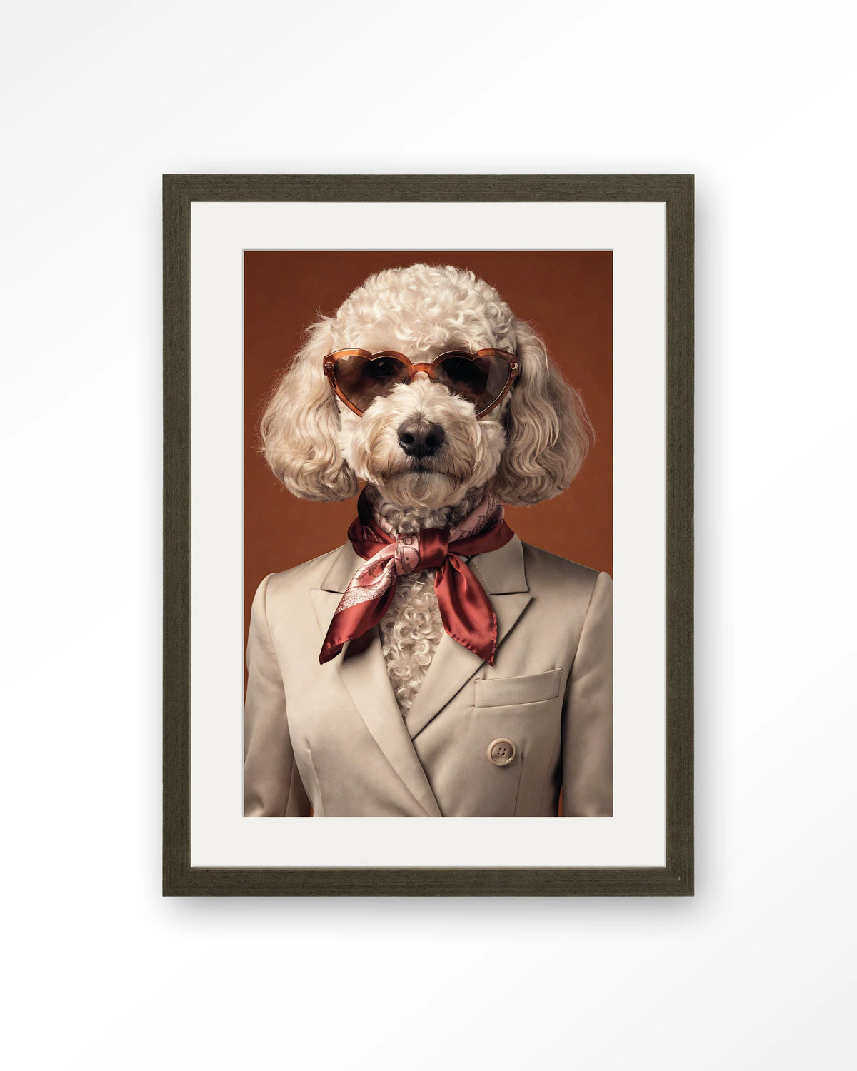 Sjaakie – hond met hartvormige zonnebril – Art print – Hout donkerbruin + passe-partout
