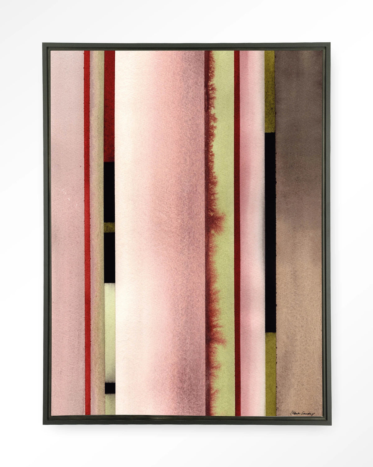 Vertical Rose – verticale strepen in roze aquarel – Wandkleed – Floating frame – zwart
