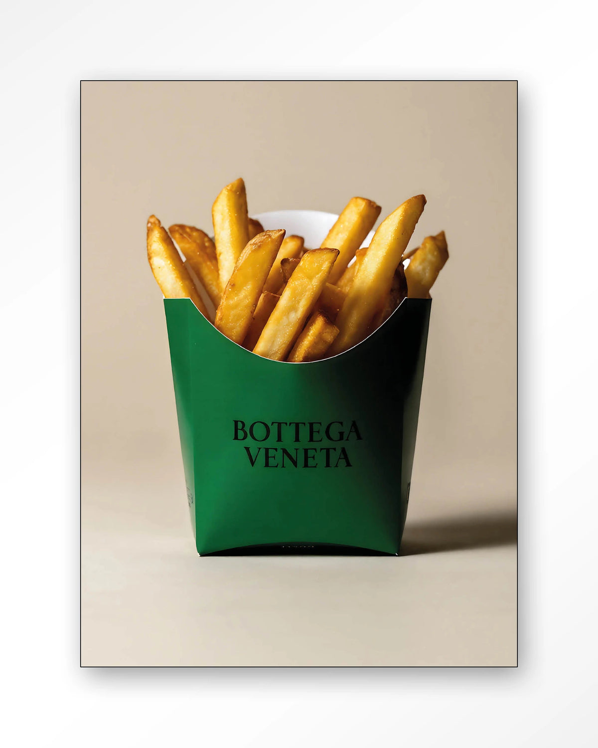 Veneta Fries – friet in groene verpakking – Wandkleed – Frame – zwart