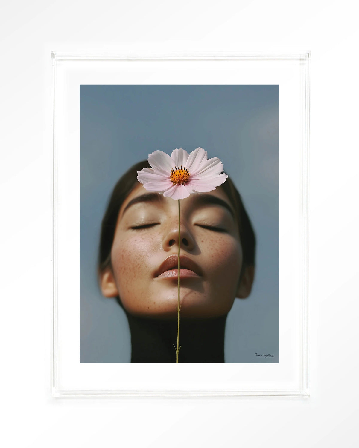 Cosmos – vrouw met roze cosmosbloem – Art print – Acryl doorzichtig