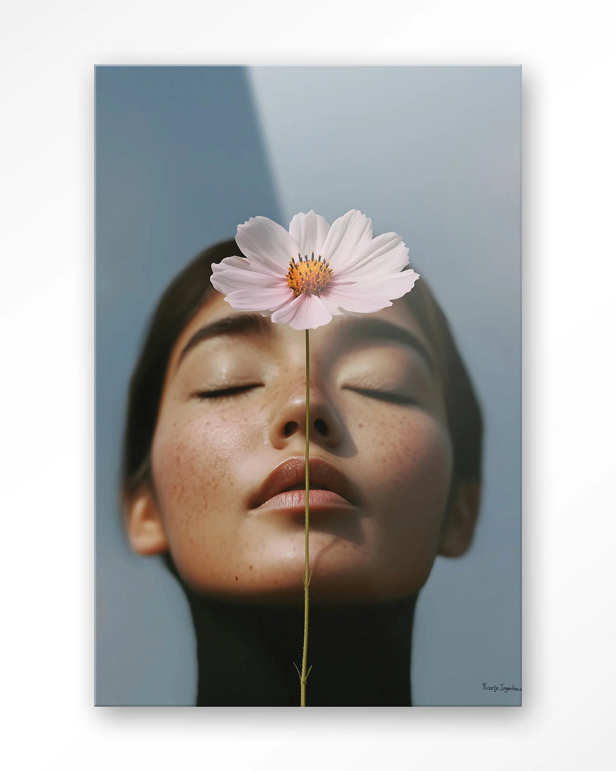 Cosmos – vrouw met cosmosbloem – Glas – Blinde montage