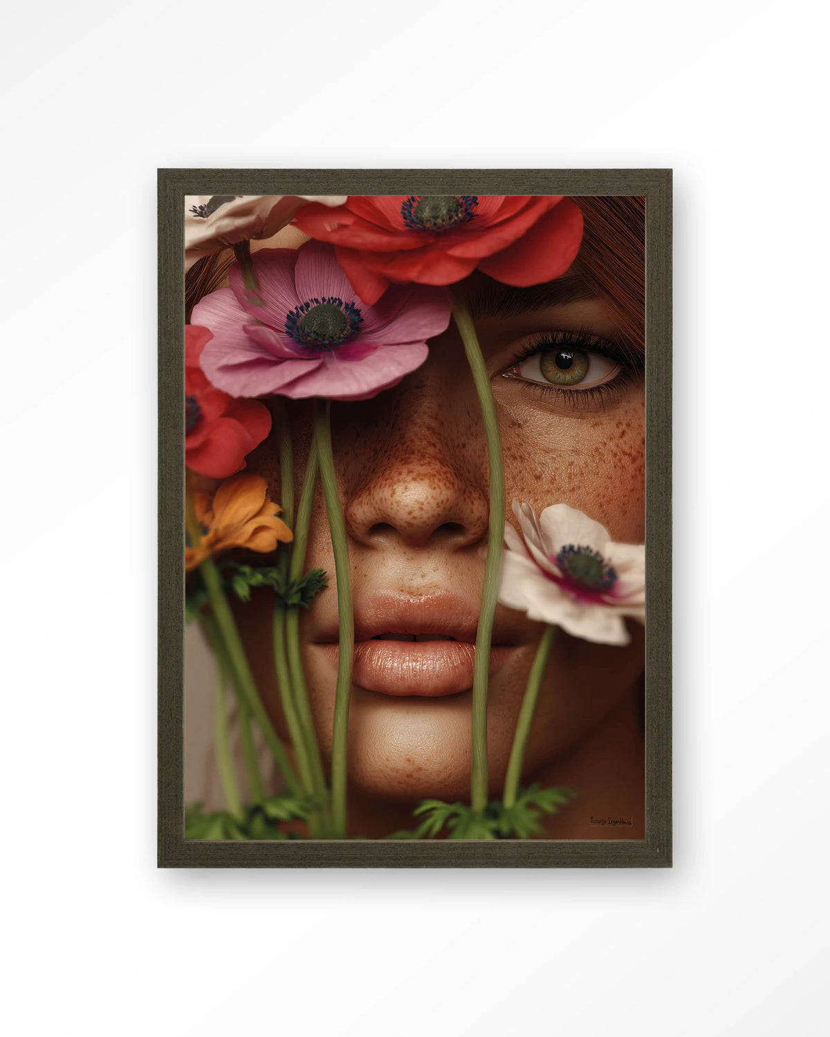 Anemone – vrouw met anemonen voor gezicht – Art print – Hout donkerbruin