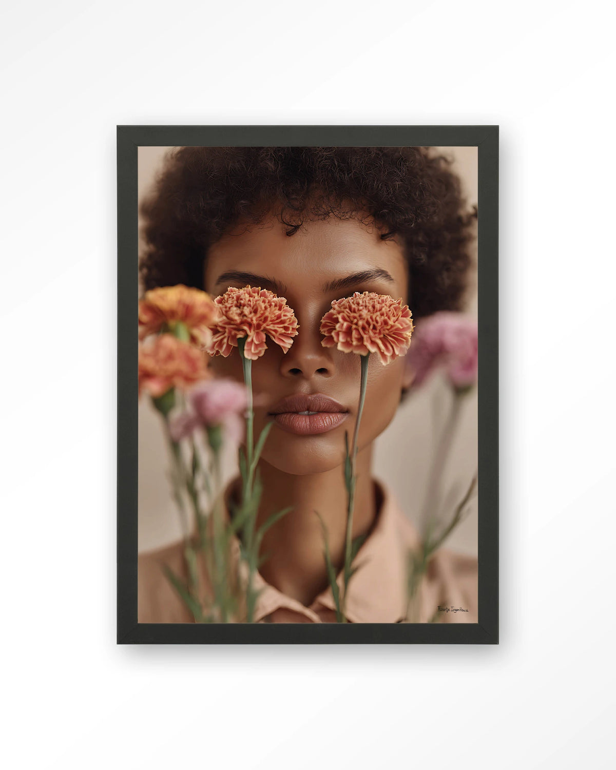Carnation – portret met anjers – Art print – Hout zwart
