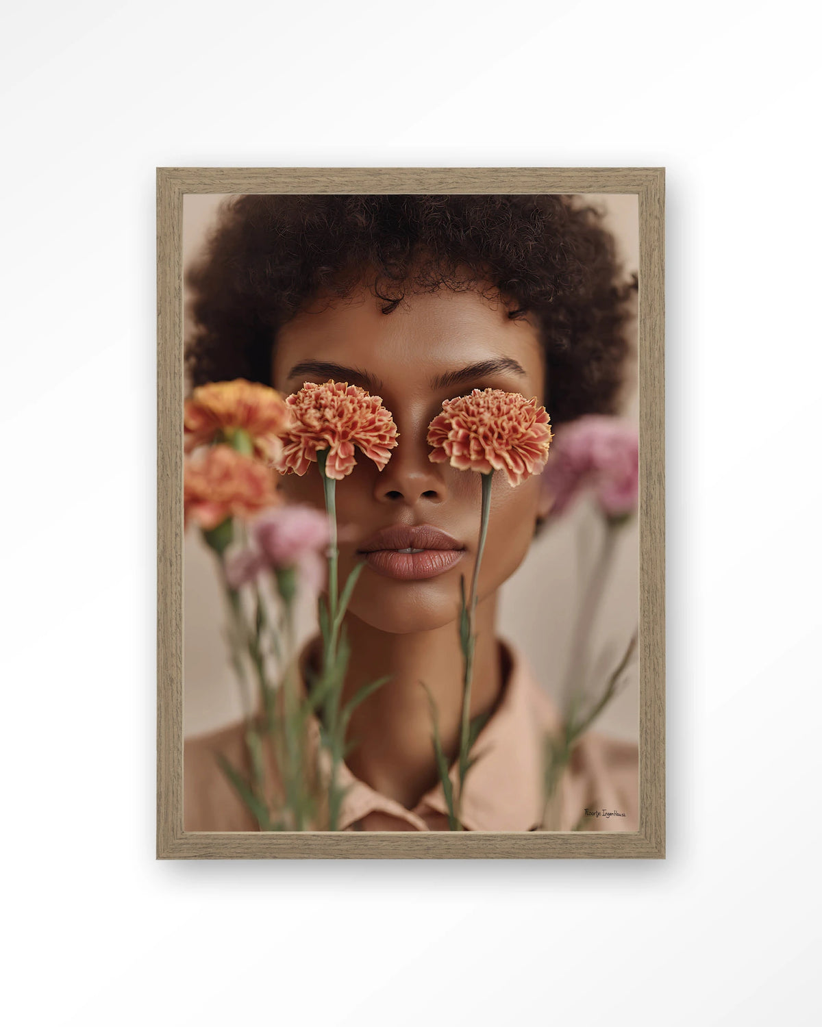 Carnation – portret met anjers – Art print – Hout bruin