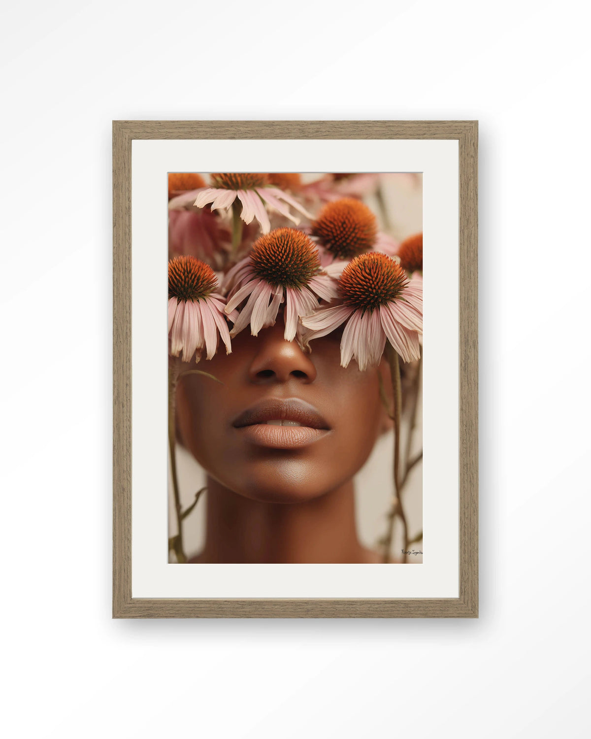 Coneflower – vrouw met bloemen voor ogen – Art print – Hout bruin + passe-partout