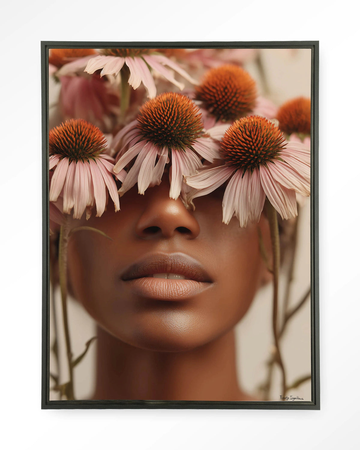 Coneflower – vrouw met bloemen voor ogen – Wandkleed – Floating frame – zwart