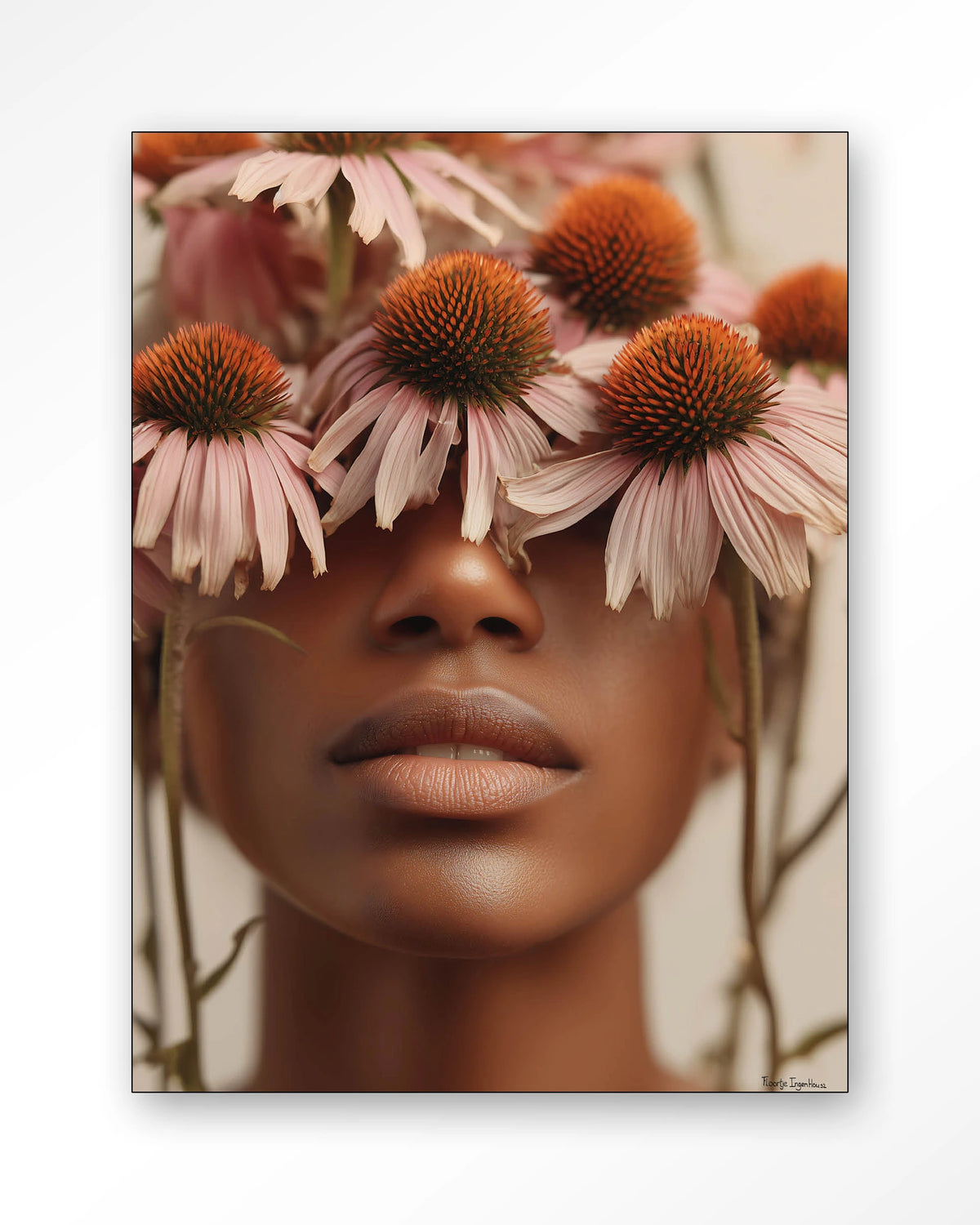 Coneflower – vrouw met bloemen voor ogen – Wandkleed – Frame – zwart