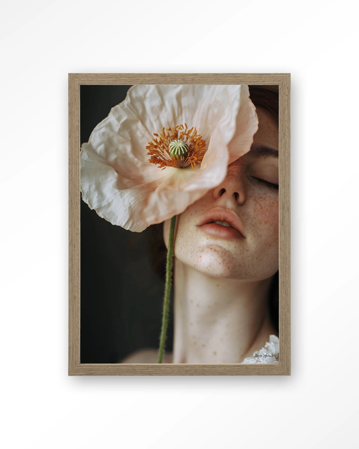 Poppy Flower – vrouw met klaproos – Art print – Hout bruin