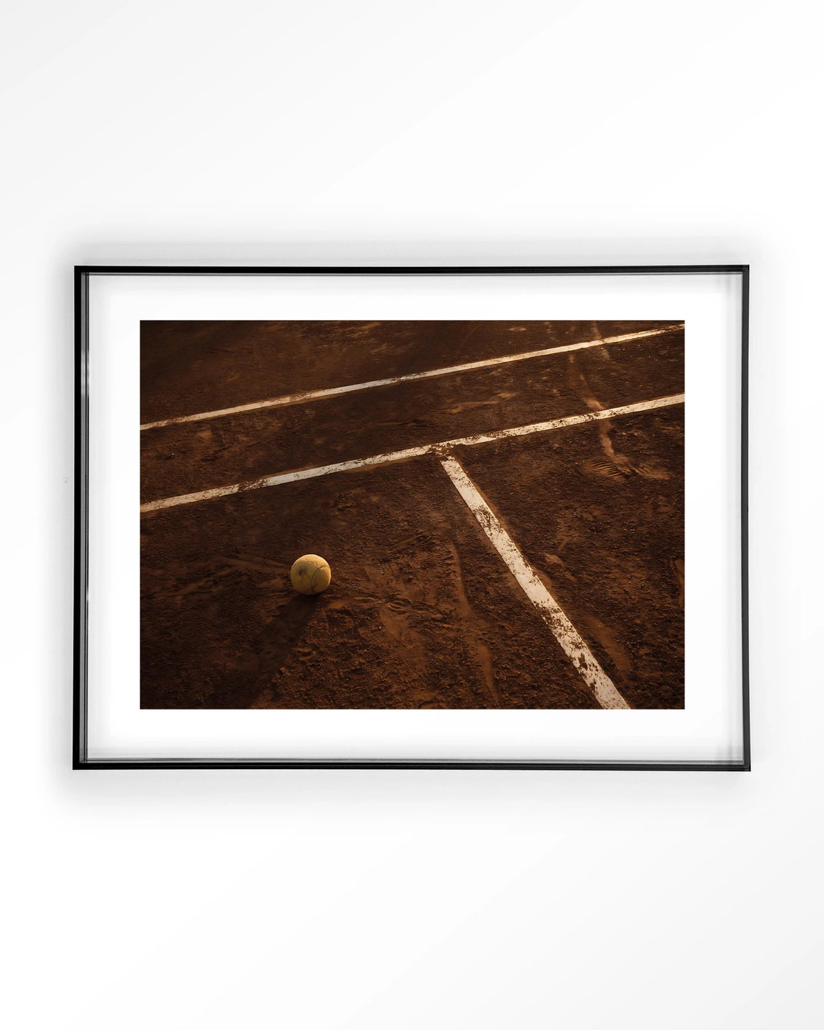 Quiet Court – tennisbaan met tennisbal – Art print – Acryl zwart
